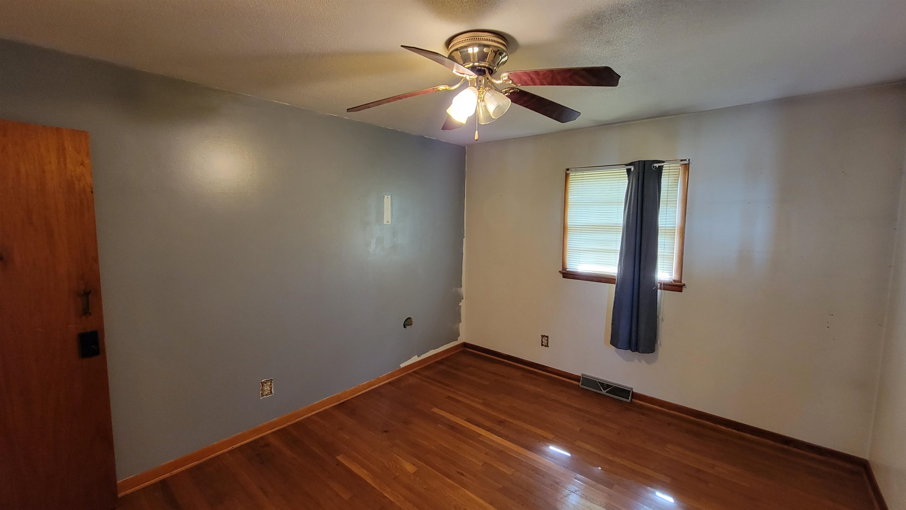2839 Mcfarland Ave, Owensboro, Kentucky 42301-2655, 3 Bedrooms Bedrooms, ,1 BathroomBathrooms,Single Family Residence,For Sale,Mcfarland Ave,87985