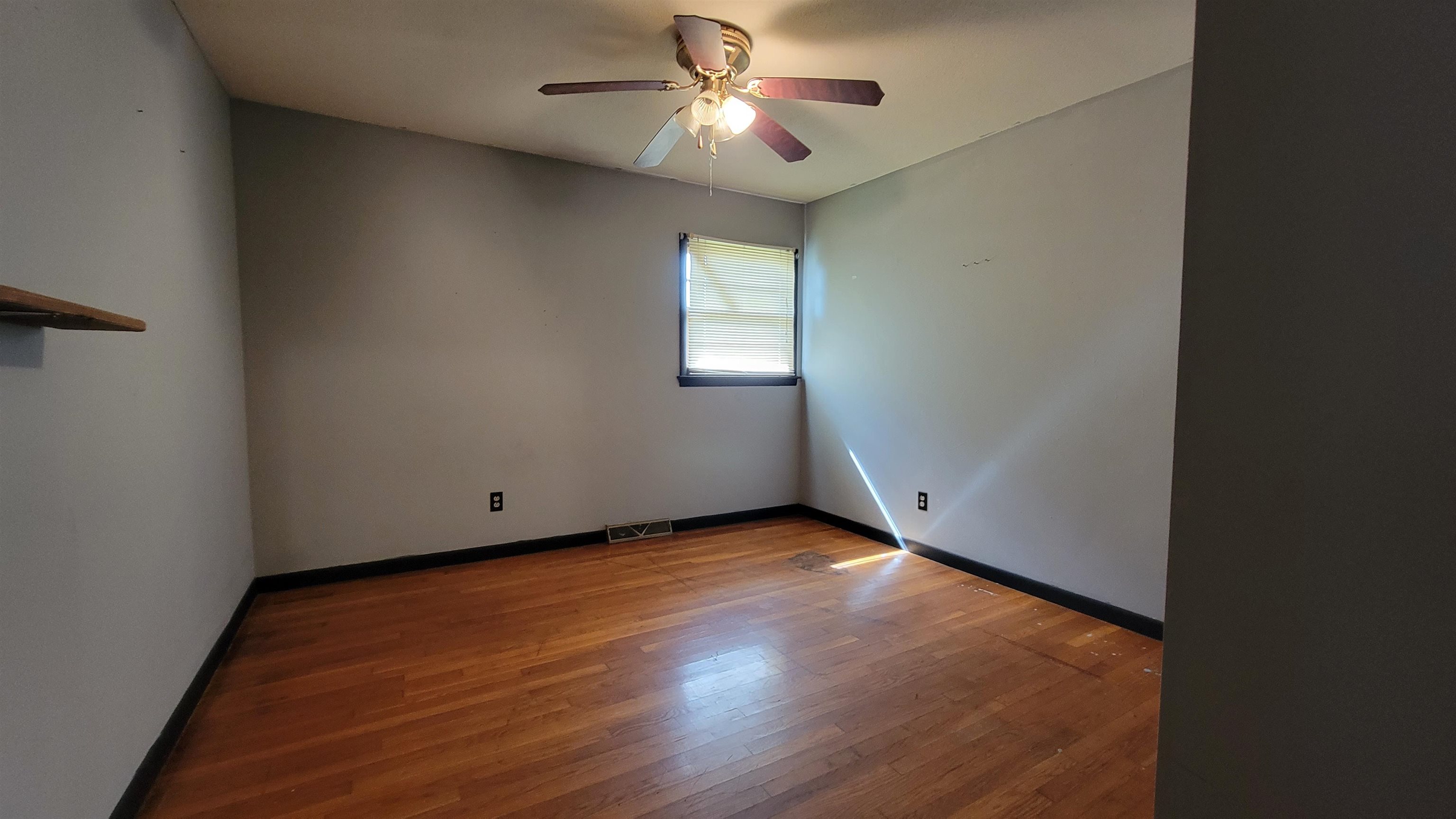 2839 Mcfarland Ave, Owensboro, Kentucky 42301-2655, 3 Bedrooms Bedrooms, ,1 BathroomBathrooms,Single Family Residence,For Sale,Mcfarland Ave,87985