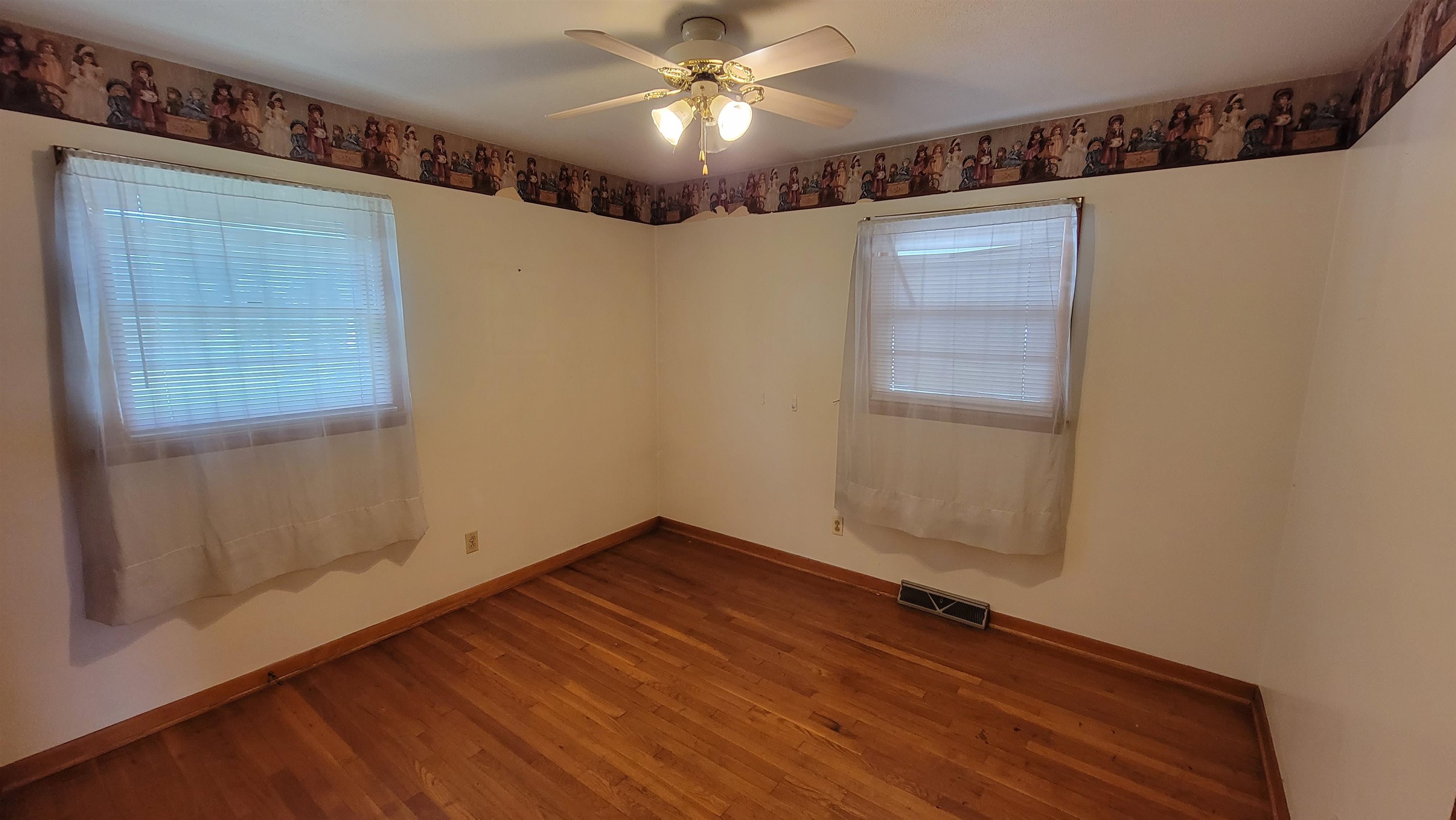 2839 Mcfarland Ave, Owensboro, Kentucky 42301-2655, 3 Bedrooms Bedrooms, ,1 BathroomBathrooms,Single Family Residence,For Sale,Mcfarland Ave,87985