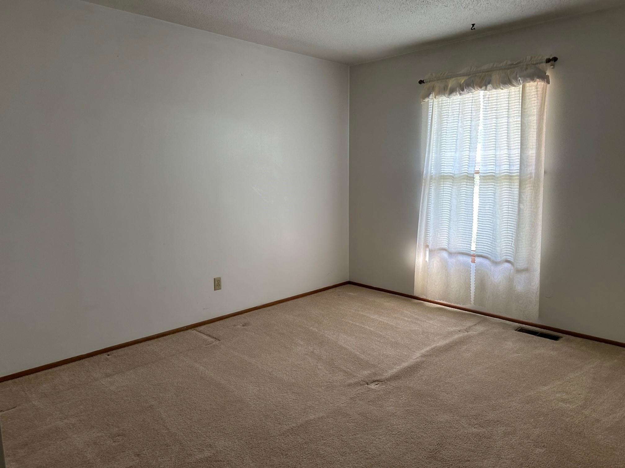 3313 Bobwhite Ave, Owensboro, Kentucky 42303, 3 Bedrooms Bedrooms, ,2 BathroomsBathrooms,Single Family Residence,For Sale,Bobwhite Ave,87987