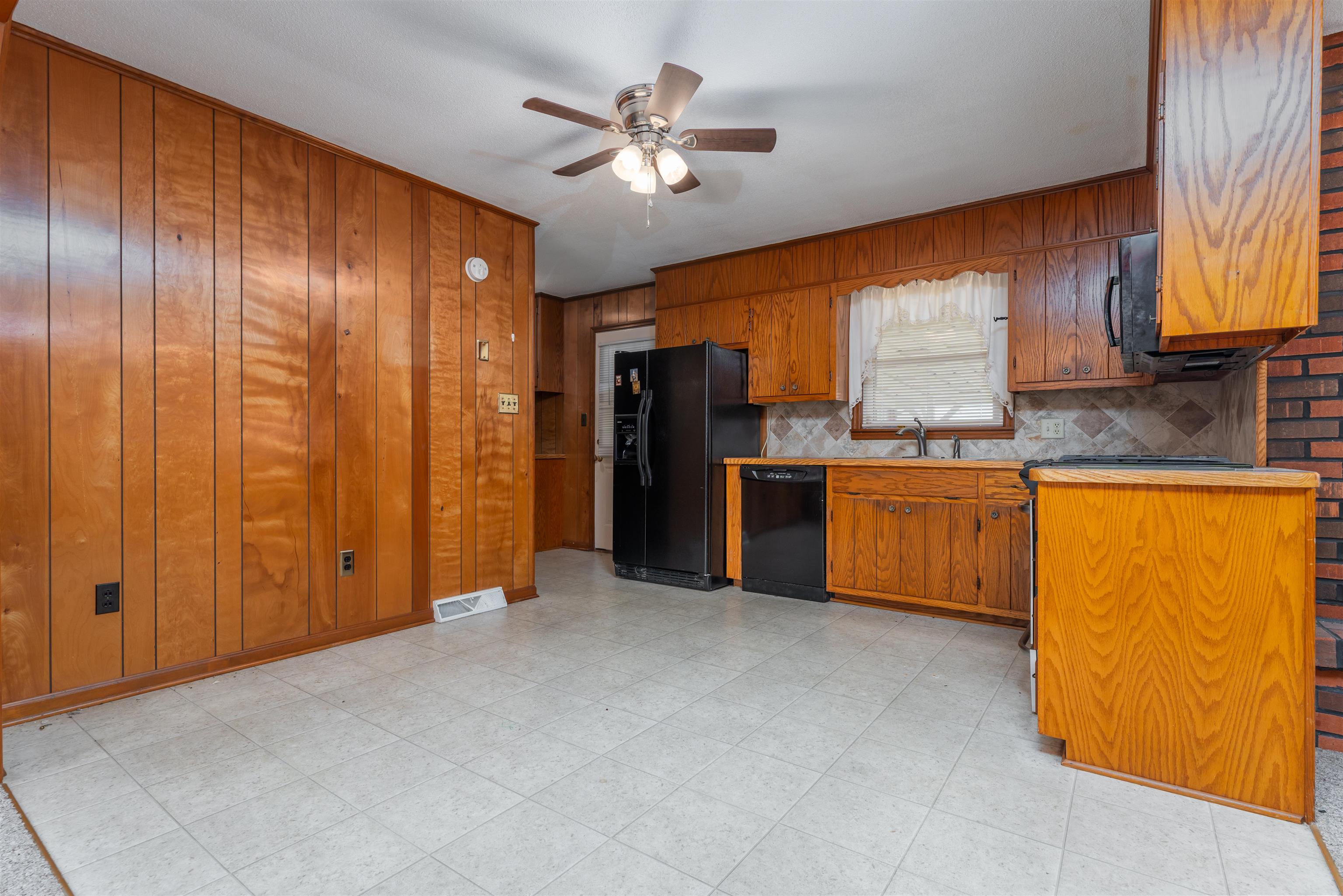 2202 Woodland Drive, Owensboro, Kentucky 42301, 3 Bedrooms Bedrooms, ,1 BathroomBathrooms,Single Family Residence,For Sale,Woodland Drive,87992