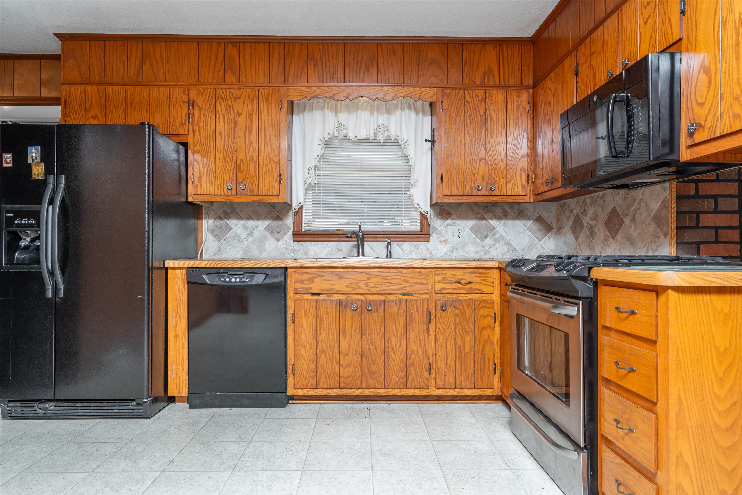 2202 Woodland Drive, Owensboro, Kentucky 42301, 3 Bedrooms Bedrooms, ,1 BathroomBathrooms,Single Family Residence,For Sale,Woodland Drive,87992
