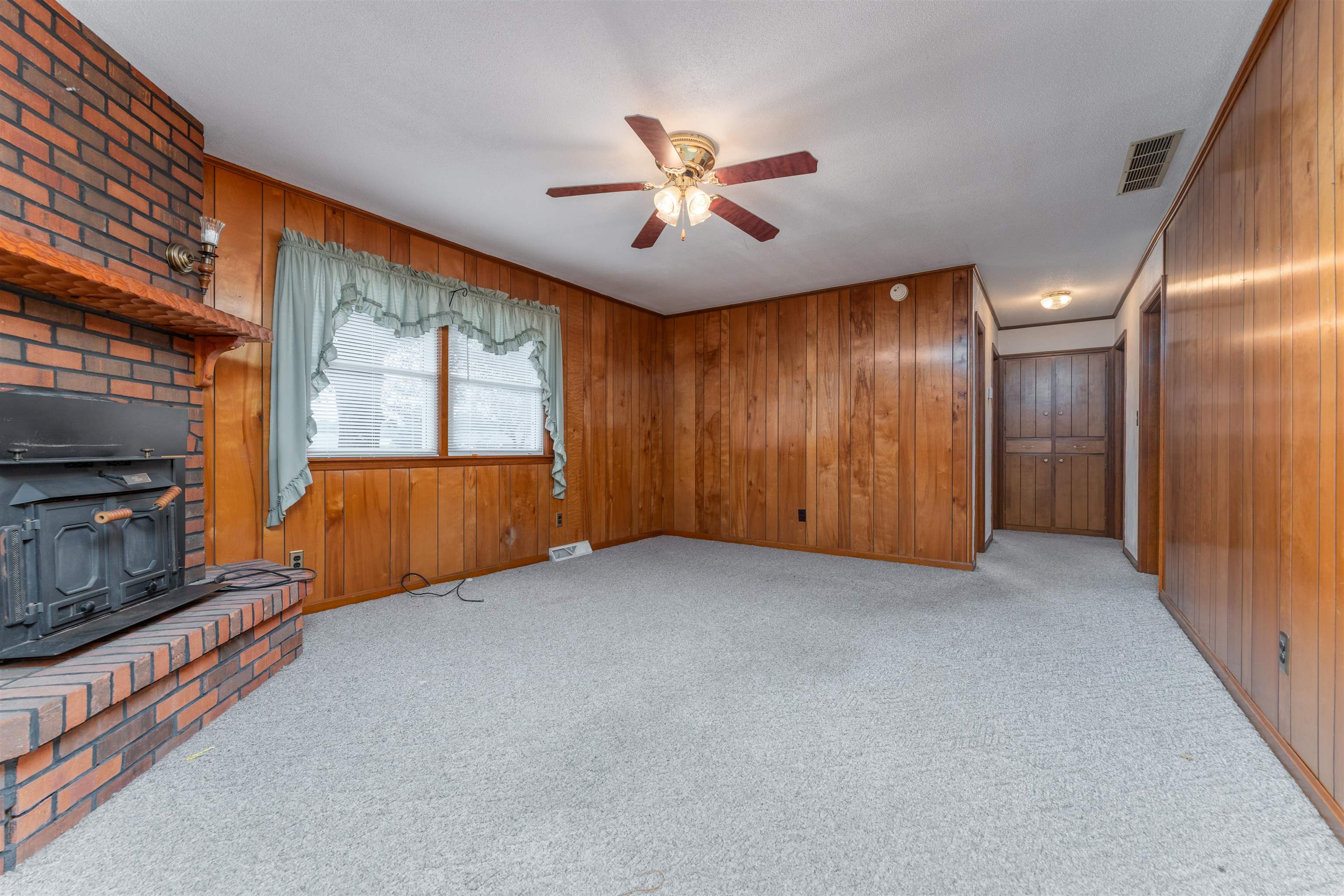 2202 Woodland Drive, Owensboro, Kentucky 42301, 3 Bedrooms Bedrooms, ,1 BathroomBathrooms,Single Family Residence,For Sale,Woodland Drive,87992
