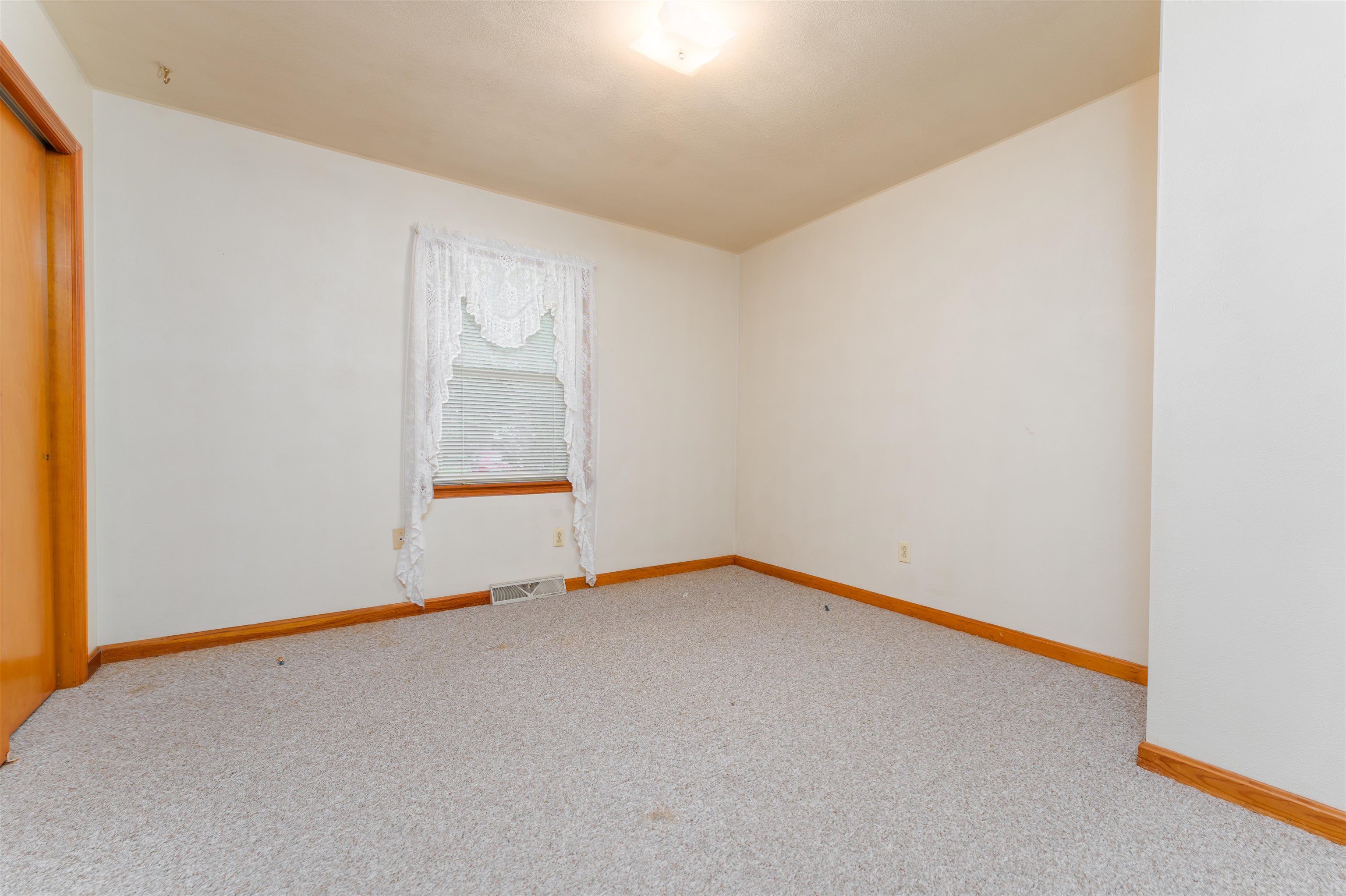 2202 Woodland Drive, Owensboro, Kentucky 42301, 3 Bedrooms Bedrooms, ,1 BathroomBathrooms,Single Family Residence,For Sale,Woodland Drive,87992