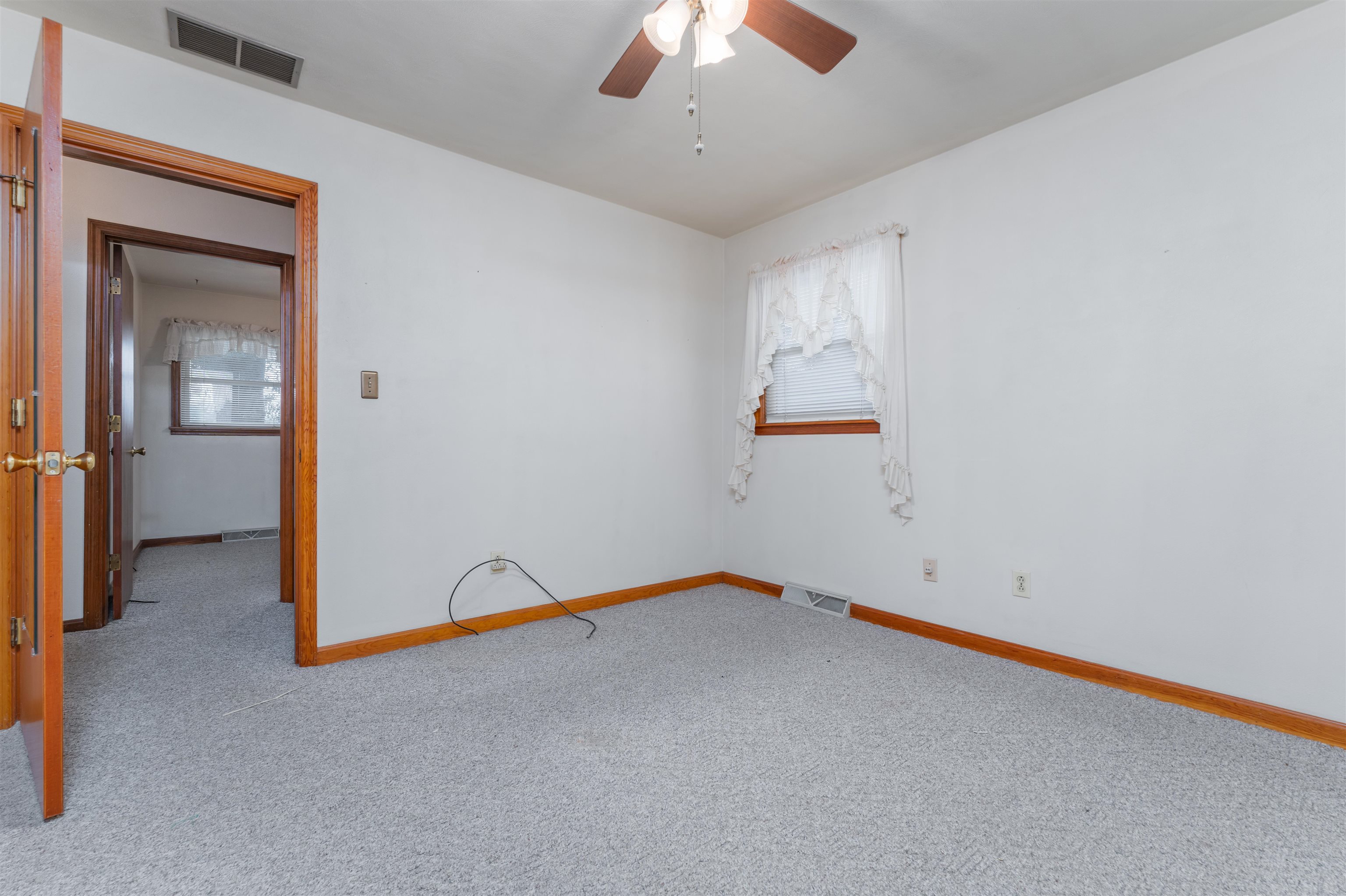 2202 Woodland Drive, Owensboro, Kentucky 42301, 3 Bedrooms Bedrooms, ,1 BathroomBathrooms,Single Family Residence,For Sale,Woodland Drive,87992