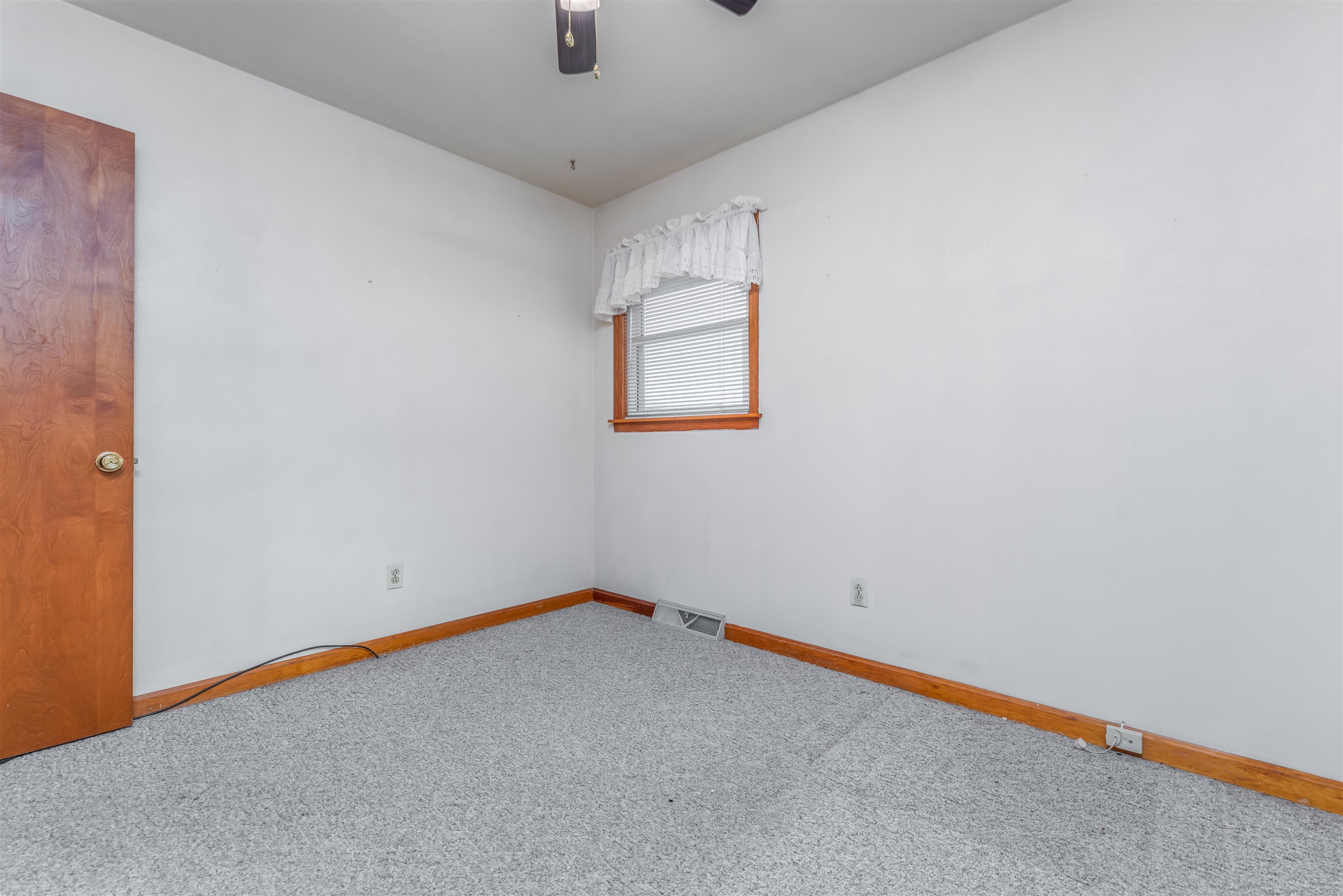 2202 Woodland Drive, Owensboro, Kentucky 42301, 3 Bedrooms Bedrooms, ,1 BathroomBathrooms,Single Family Residence,For Sale,Woodland Drive,87992