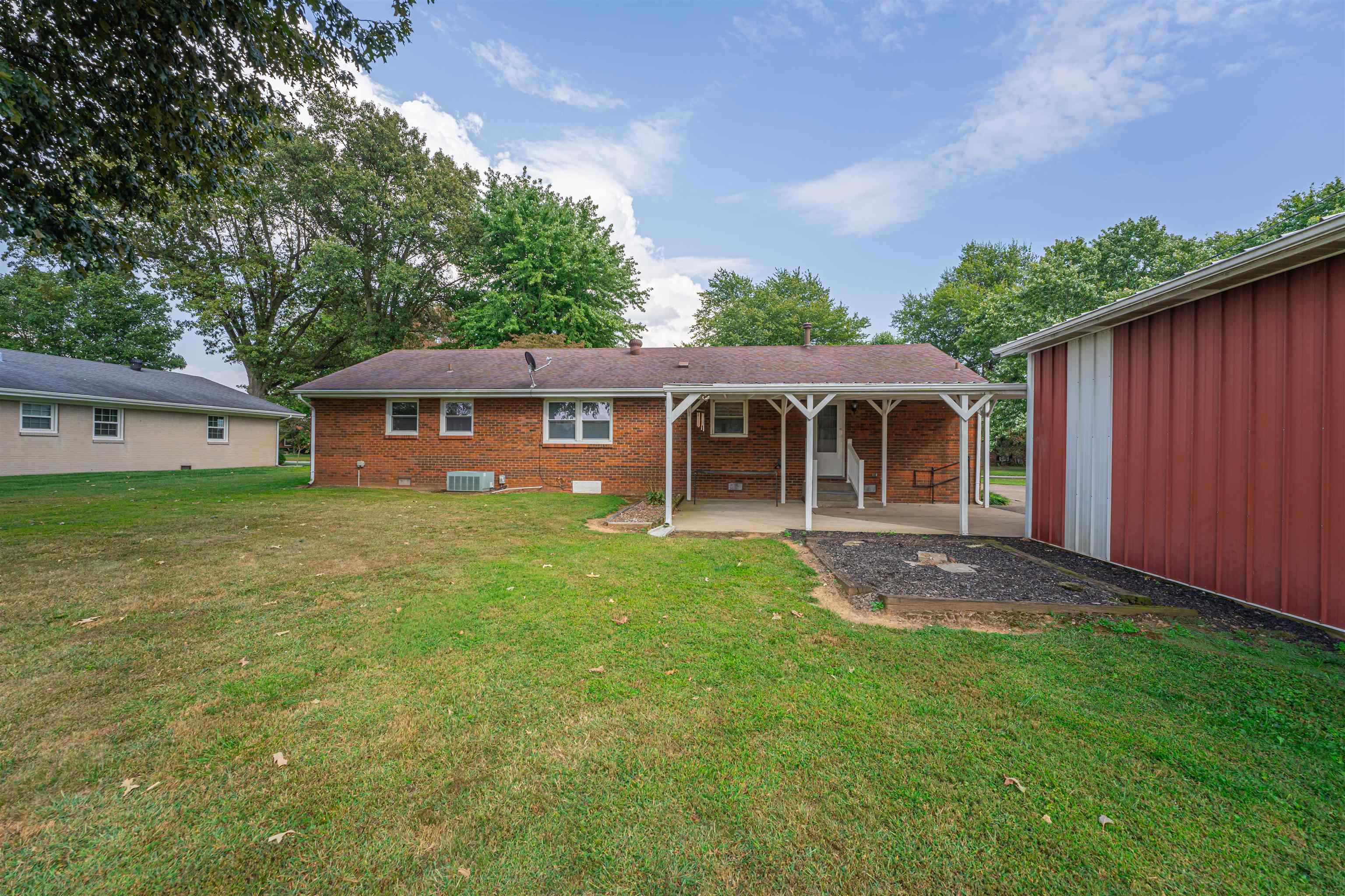 2202 Woodland Drive, Owensboro, Kentucky 42301, 3 Bedrooms Bedrooms, ,1 BathroomBathrooms,Single Family Residence,For Sale,Woodland Drive,87992