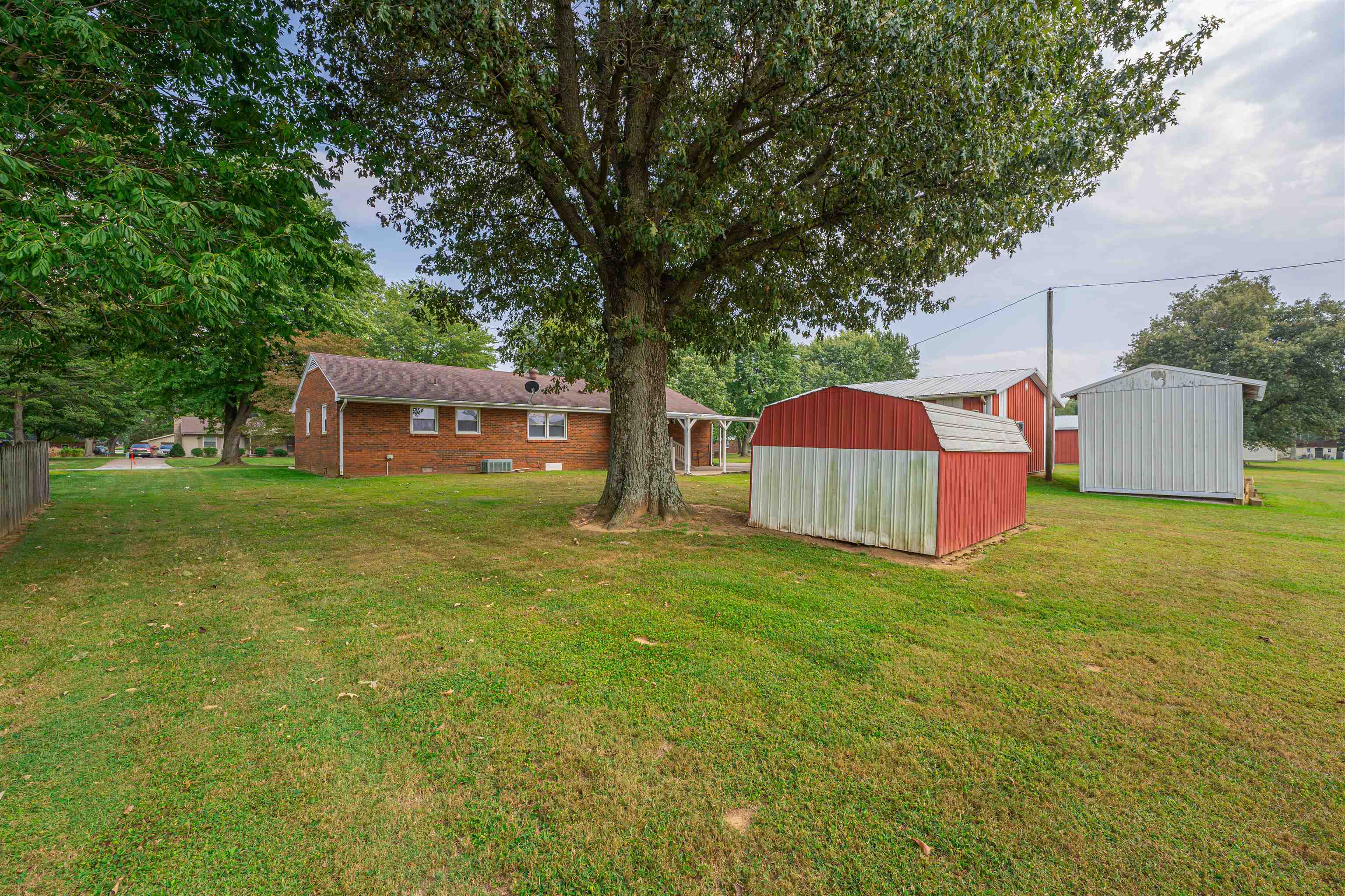2202 Woodland Drive, Owensboro, Kentucky 42301, 3 Bedrooms Bedrooms, ,1 BathroomBathrooms,Single Family Residence,For Sale,Woodland Drive,87992