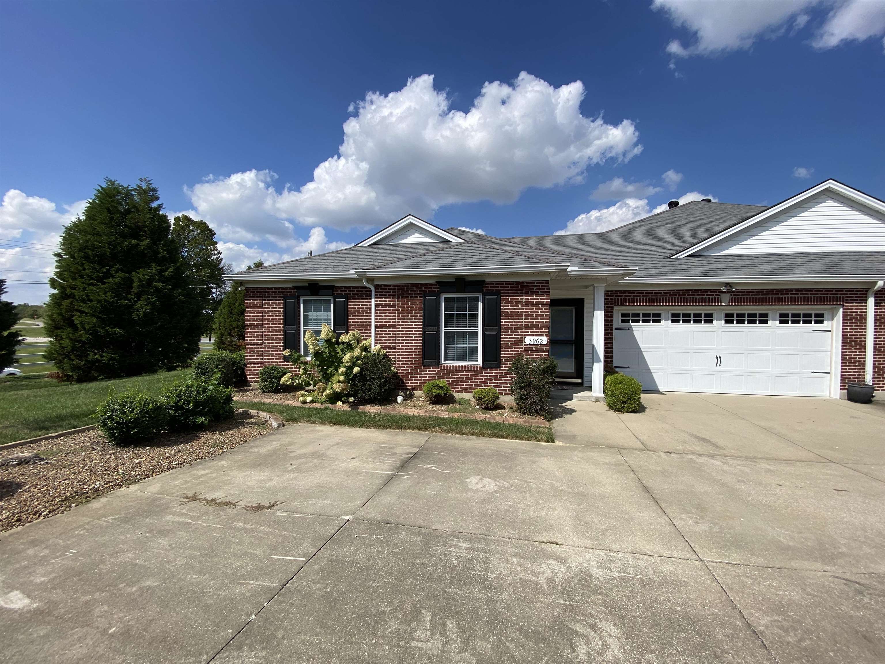 3962 Brookside Ct., Owensboro, Kentucky 42303, 2 Bedrooms Bedrooms, ,2 BathroomsBathrooms,Single Family Residence,For Sale,Brookside Ct.,87998