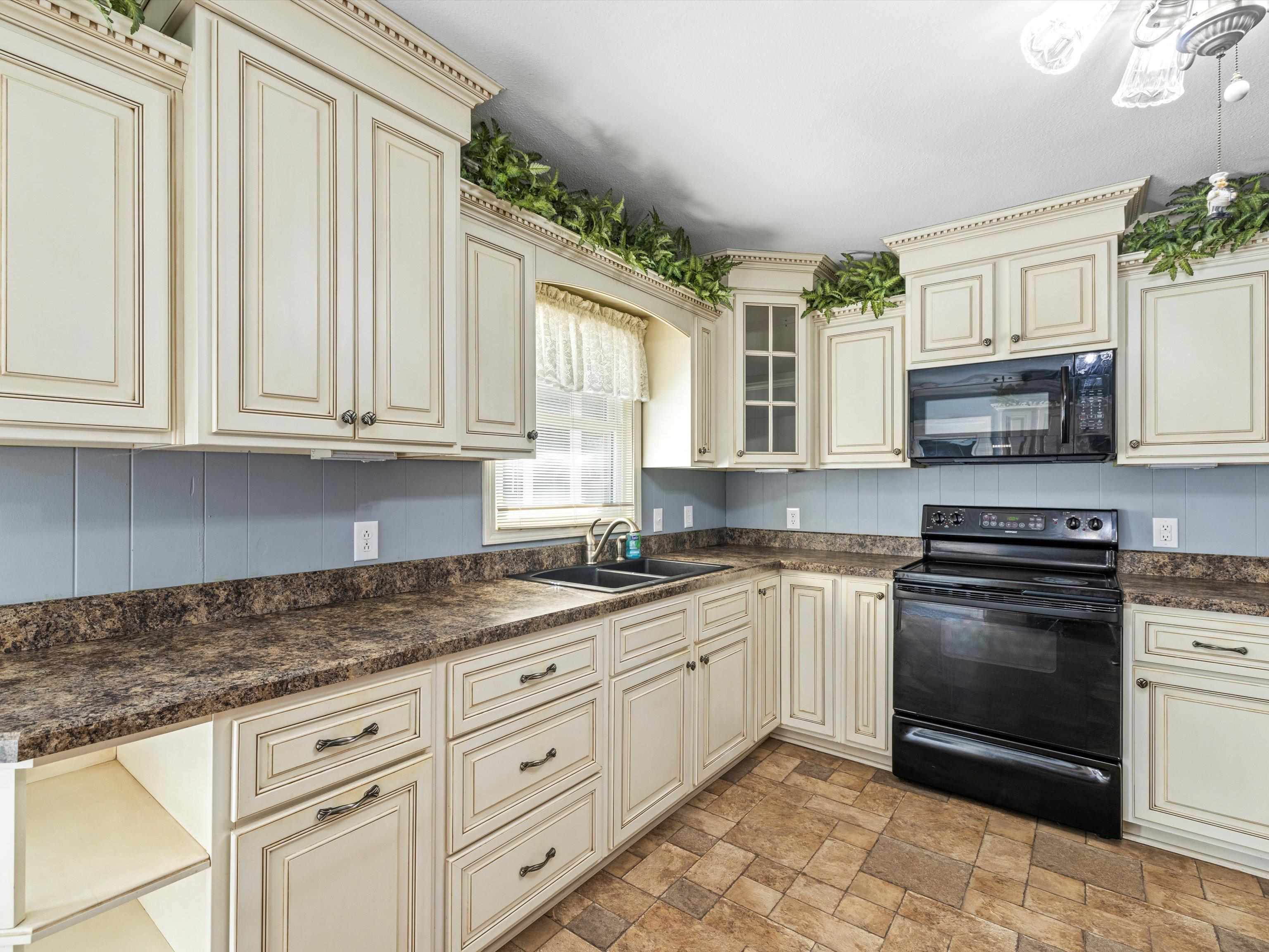 5209 Hwy 81, Owensboro, Kentucky 42303, 3 Bedrooms Bedrooms, ,1 BathroomBathrooms,Single Family Residence,For Sale,Hwy 81,88003