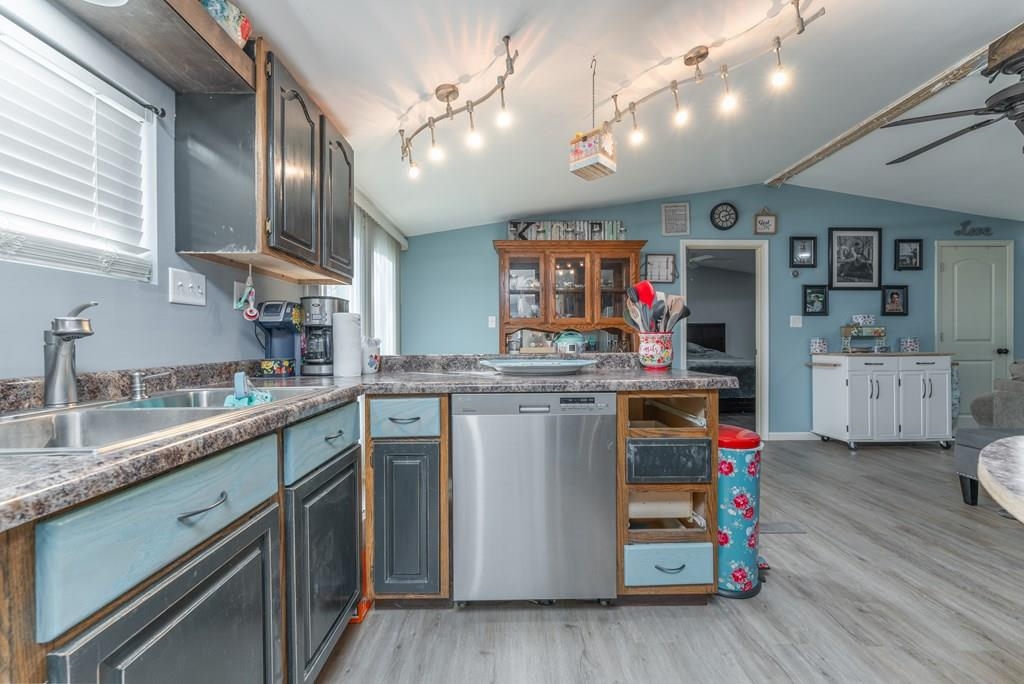 10091 Kentucky 405, Maceo, Kentucky 42355, 2 Bedrooms Bedrooms, ,2 BathroomsBathrooms,Single Family Residence,For Sale,Kentucky 405,88010