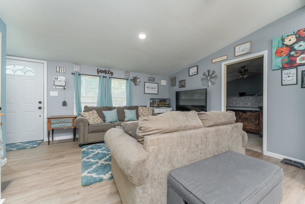 10091 Kentucky 405, Maceo, Kentucky 42355, 2 Bedrooms Bedrooms, ,2 BathroomsBathrooms,Single Family Residence,For Sale,Kentucky 405,88010