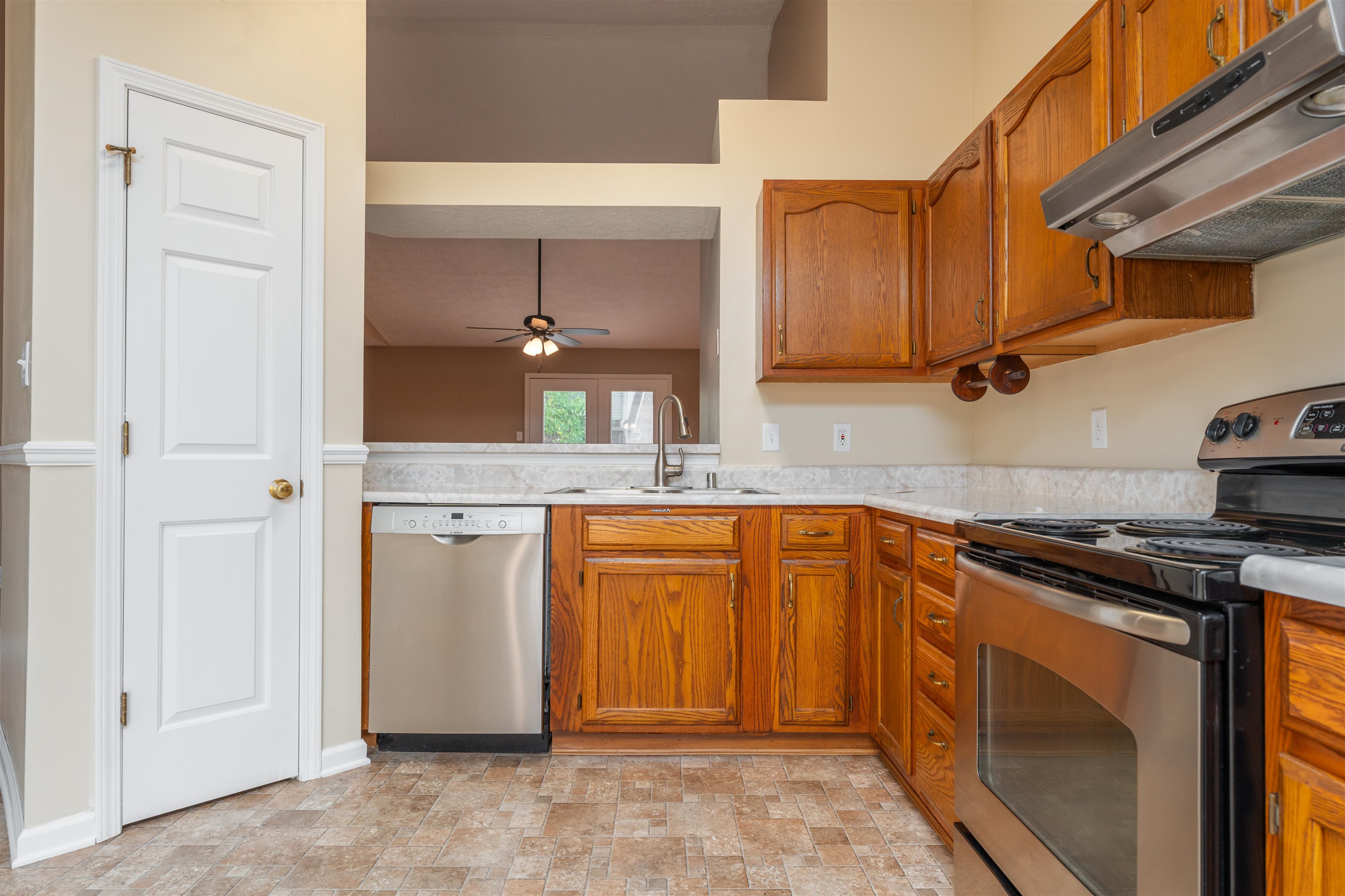 4554 Cove Pointe, Owensboro, Kentucky 42301, 3 Bedrooms Bedrooms, ,2 BathroomsBathrooms,Single Family Residence,For Sale,Cove Pointe,88014