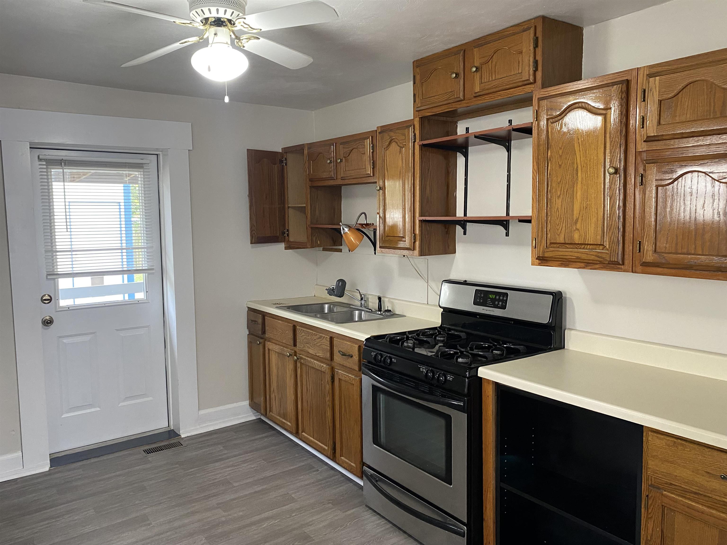 330 27th, Owensboro, Kentucky 42303, 2 Bedrooms Bedrooms, ,1 BathroomBathrooms,Single Family Residence,For Sale,27th,88020