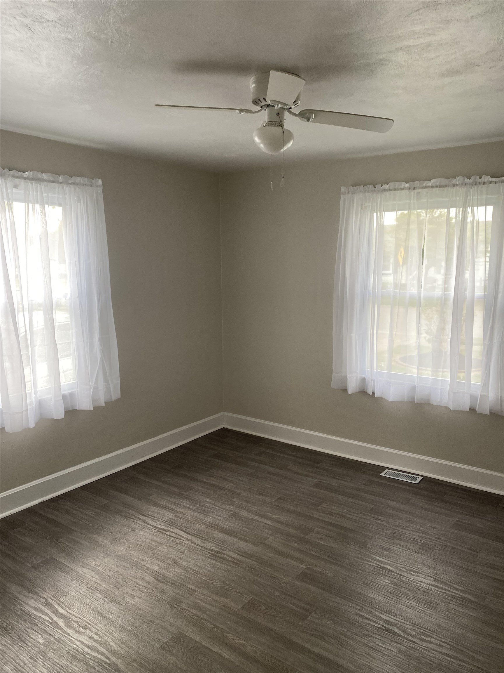 330 27th, Owensboro, Kentucky 42303, 2 Bedrooms Bedrooms, ,1 BathroomBathrooms,Single Family Residence,For Sale,27th,88020