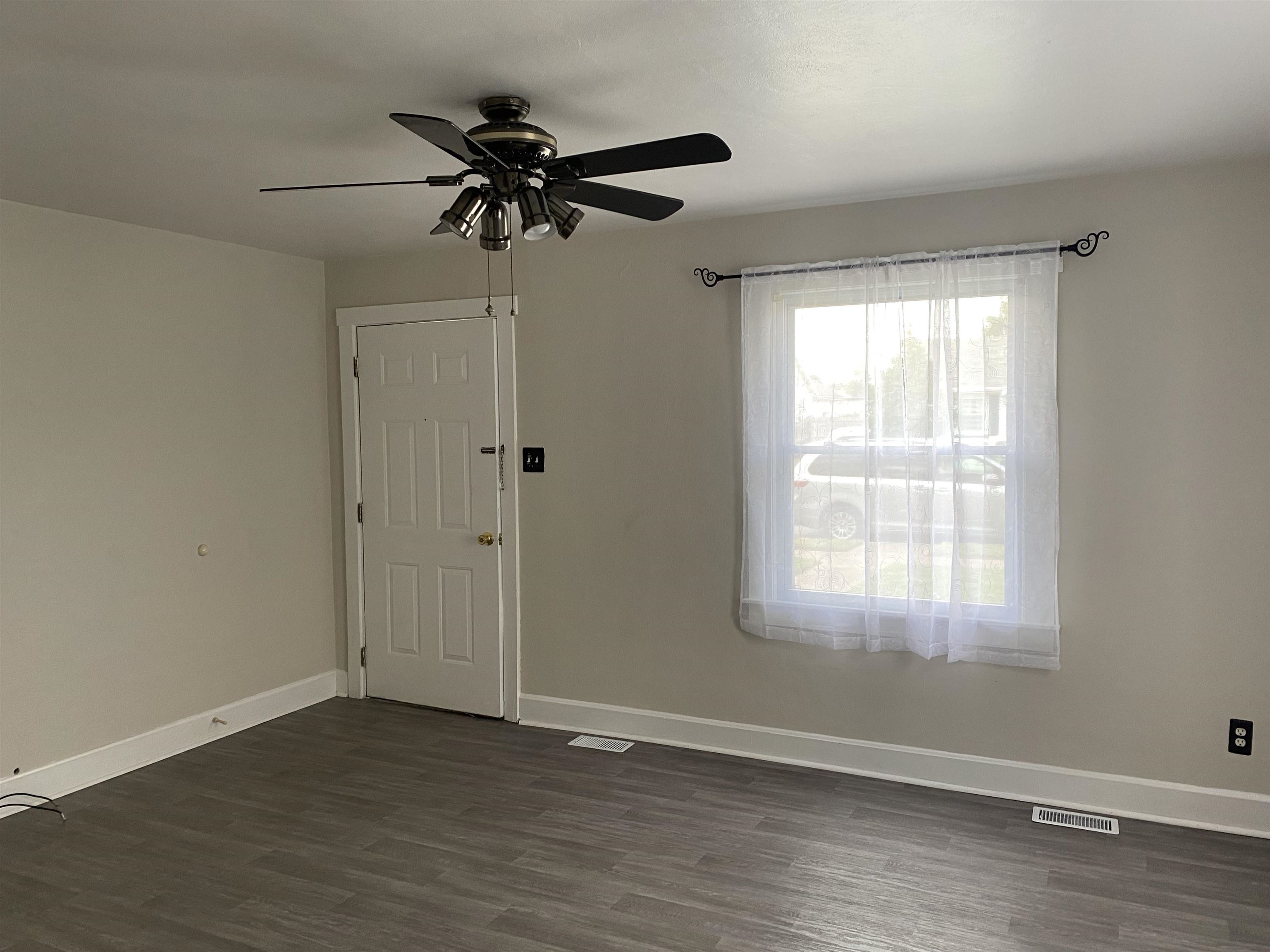 330 27th, Owensboro, Kentucky 42303, 2 Bedrooms Bedrooms, ,1 BathroomBathrooms,Single Family Residence,For Sale,27th,88020