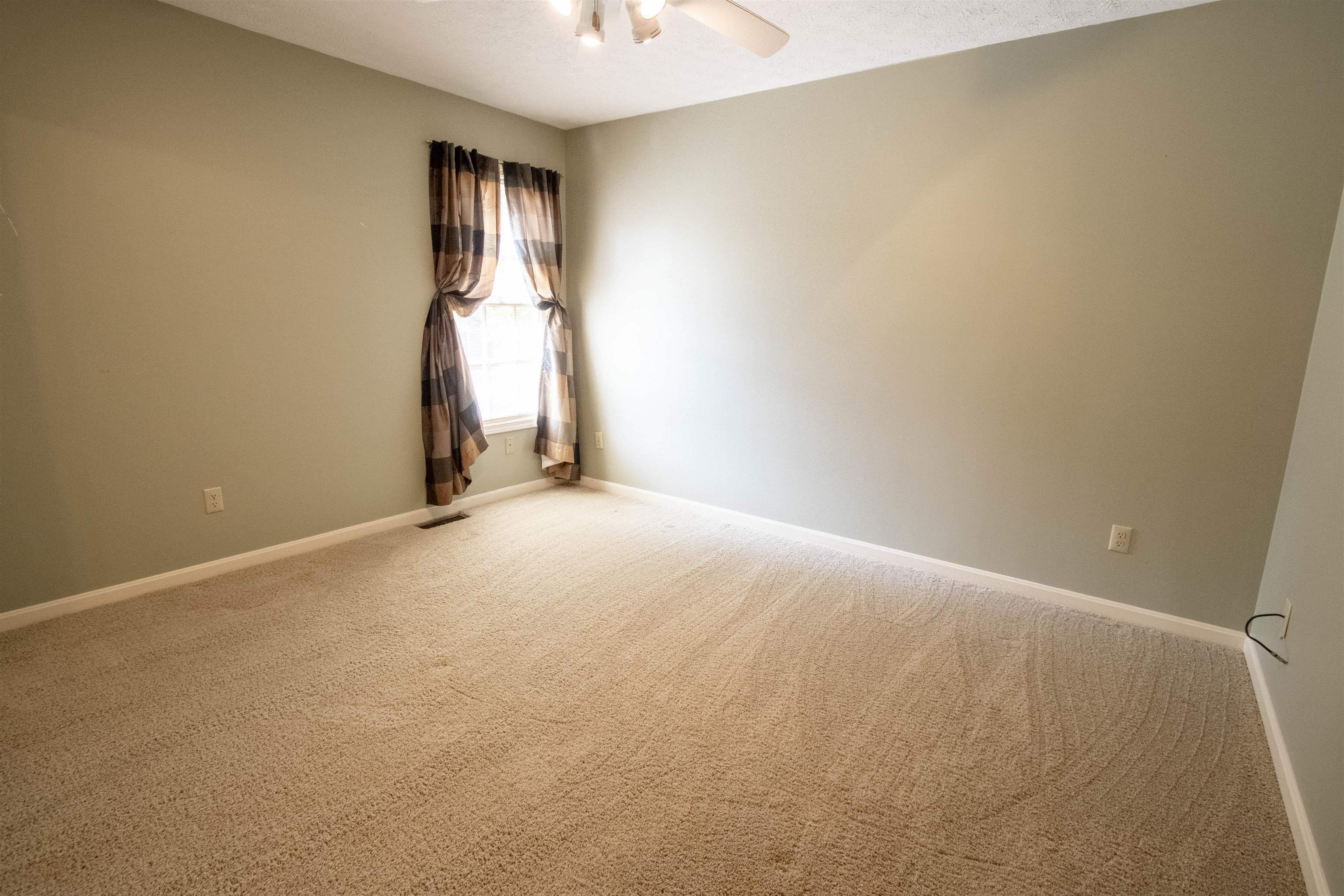 3730 Wood Trace, Owensboro, Kentucky 42303, 4 Bedrooms Bedrooms, ,2 BathroomsBathrooms,Single Family Residence,For Sale,Wood Trace,88026