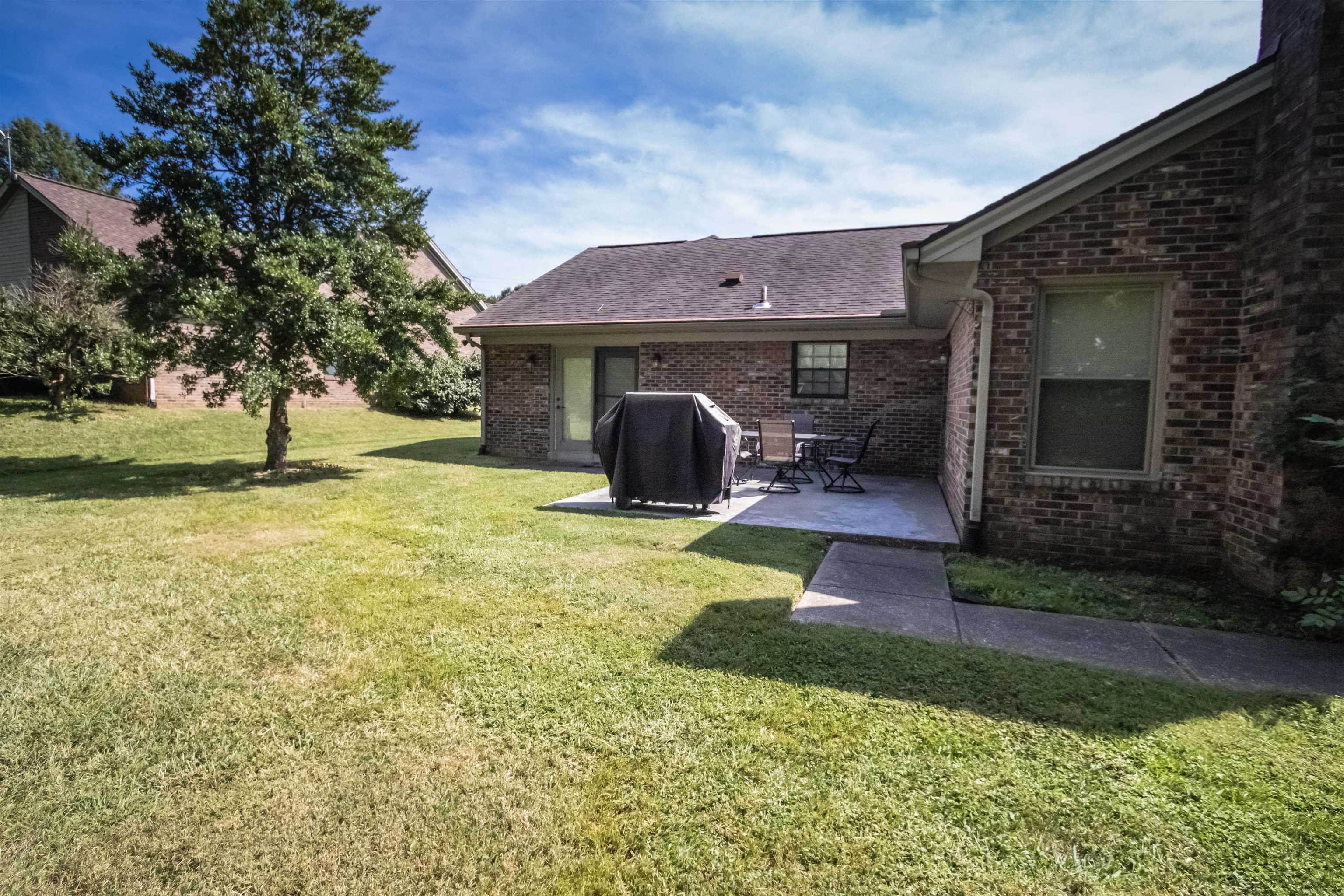 3730 Wood Trace, Owensboro, Kentucky 42303, 4 Bedrooms Bedrooms, ,2 BathroomsBathrooms,Single Family Residence,For Sale,Wood Trace,88026