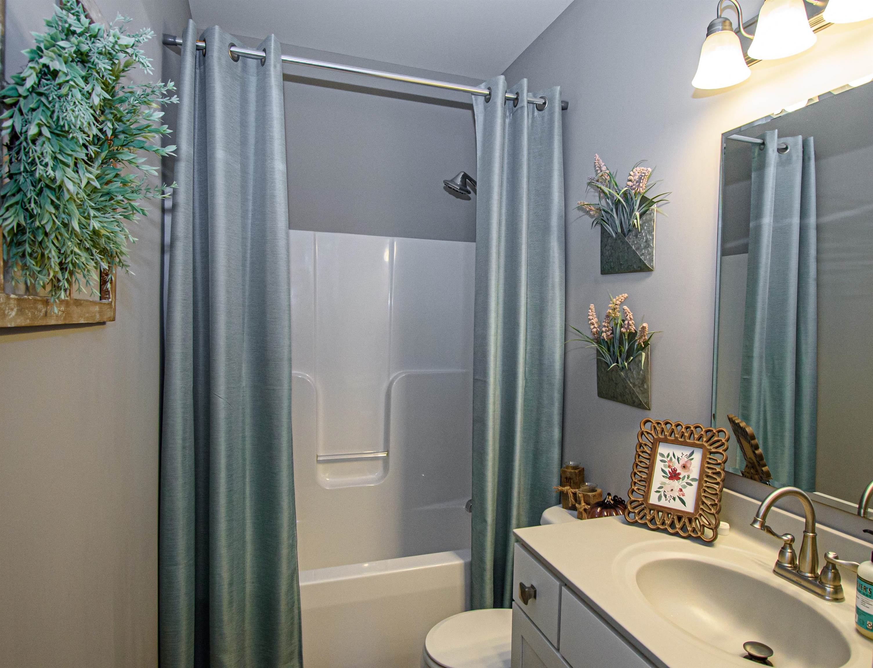 363 Brixton Drive, Owensboro, Kentucky 42301, 3 Bedrooms Bedrooms, ,2 BathroomsBathrooms,Single Family Residence,For Sale,Brixton Drive,88029
