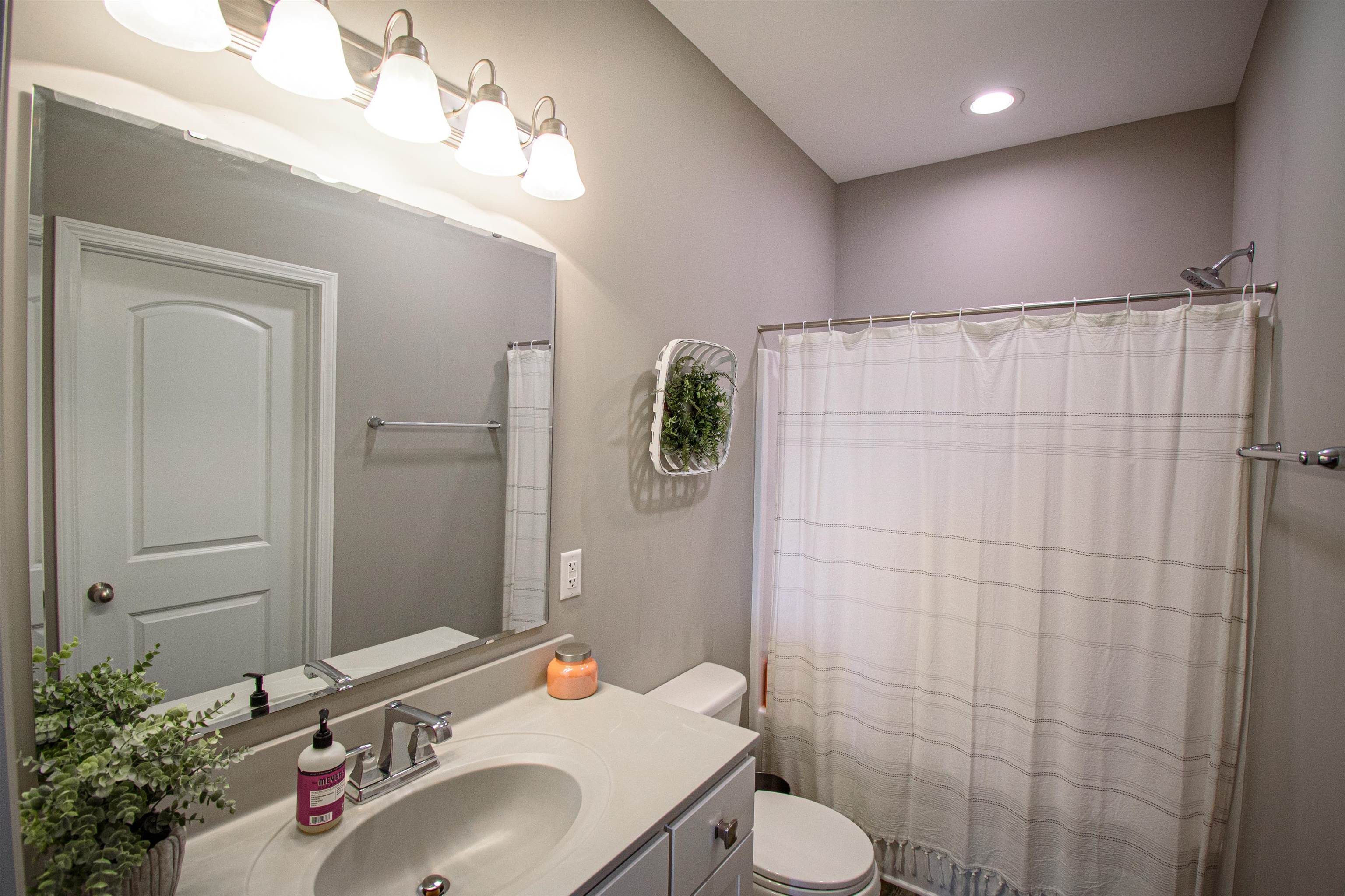 363 Brixton Drive, Owensboro, Kentucky 42301, 3 Bedrooms Bedrooms, ,2 BathroomsBathrooms,Single Family Residence,For Sale,Brixton Drive,88029