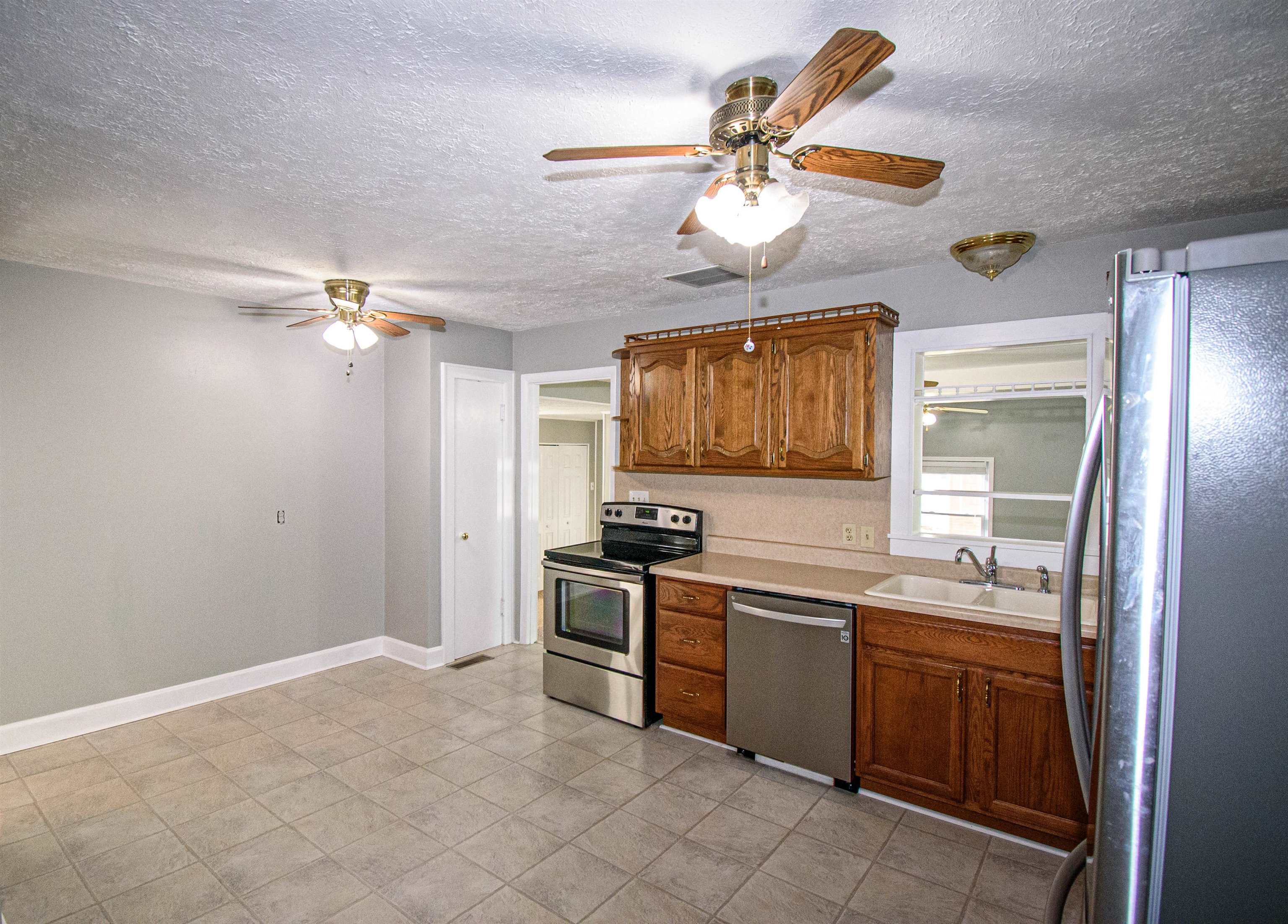 316 Coast Guard Lane, Owensboro, Kentucky 42303, 3 Bedrooms Bedrooms, ,2 BathroomsBathrooms,Single Family Residence,For Sale,Coast Guard Lane,88031