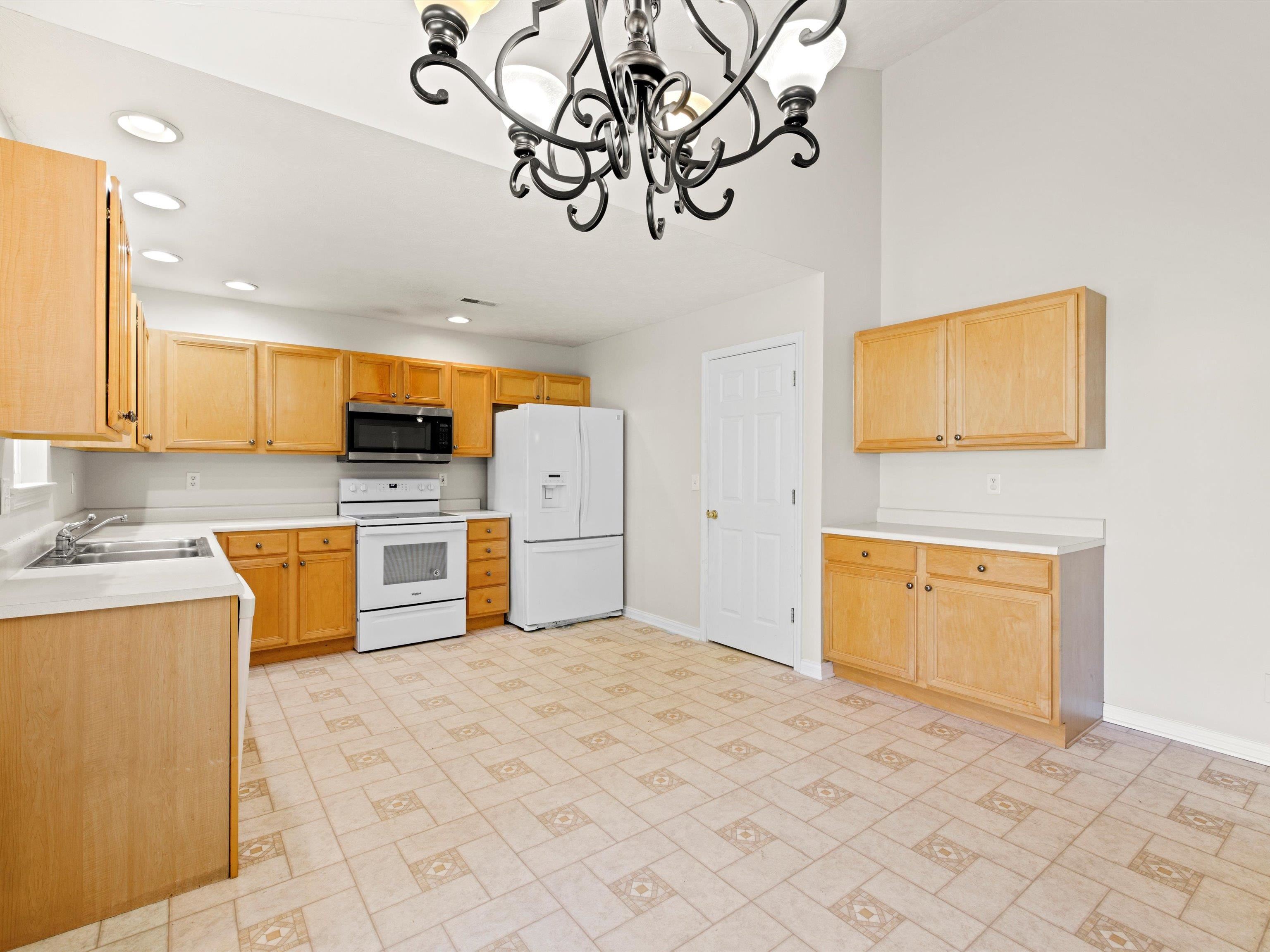 2628 Rush Trail, Owensboro, Kentucky 42303, 3 Bedrooms Bedrooms, ,2 BathroomsBathrooms,Single Family Residence,For Sale,Rush Trail,88034
