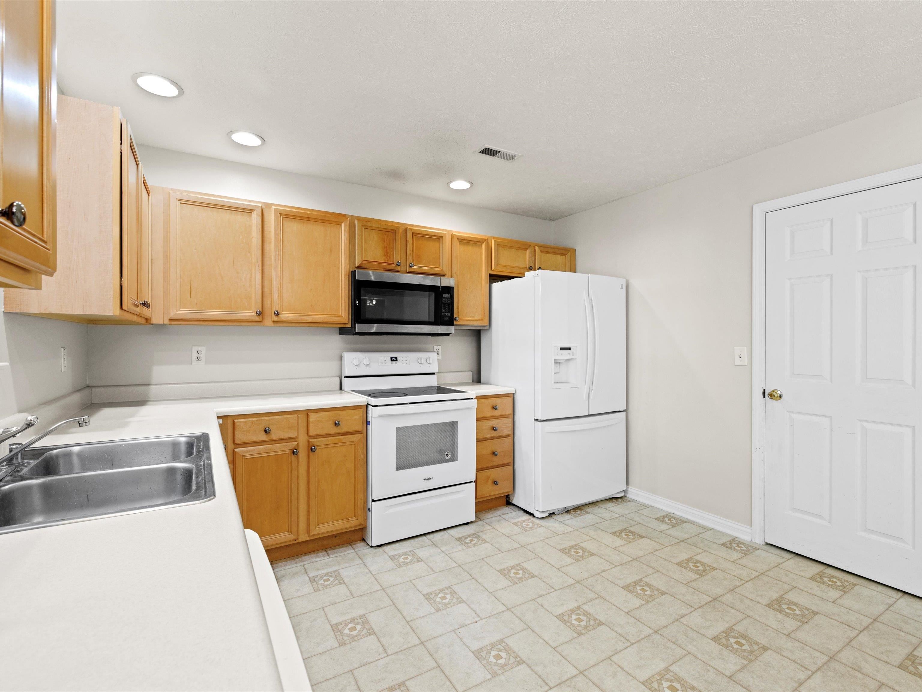 2628 Rush Trail, Owensboro, Kentucky 42303, 3 Bedrooms Bedrooms, ,2 BathroomsBathrooms,Single Family Residence,For Sale,Rush Trail,88034