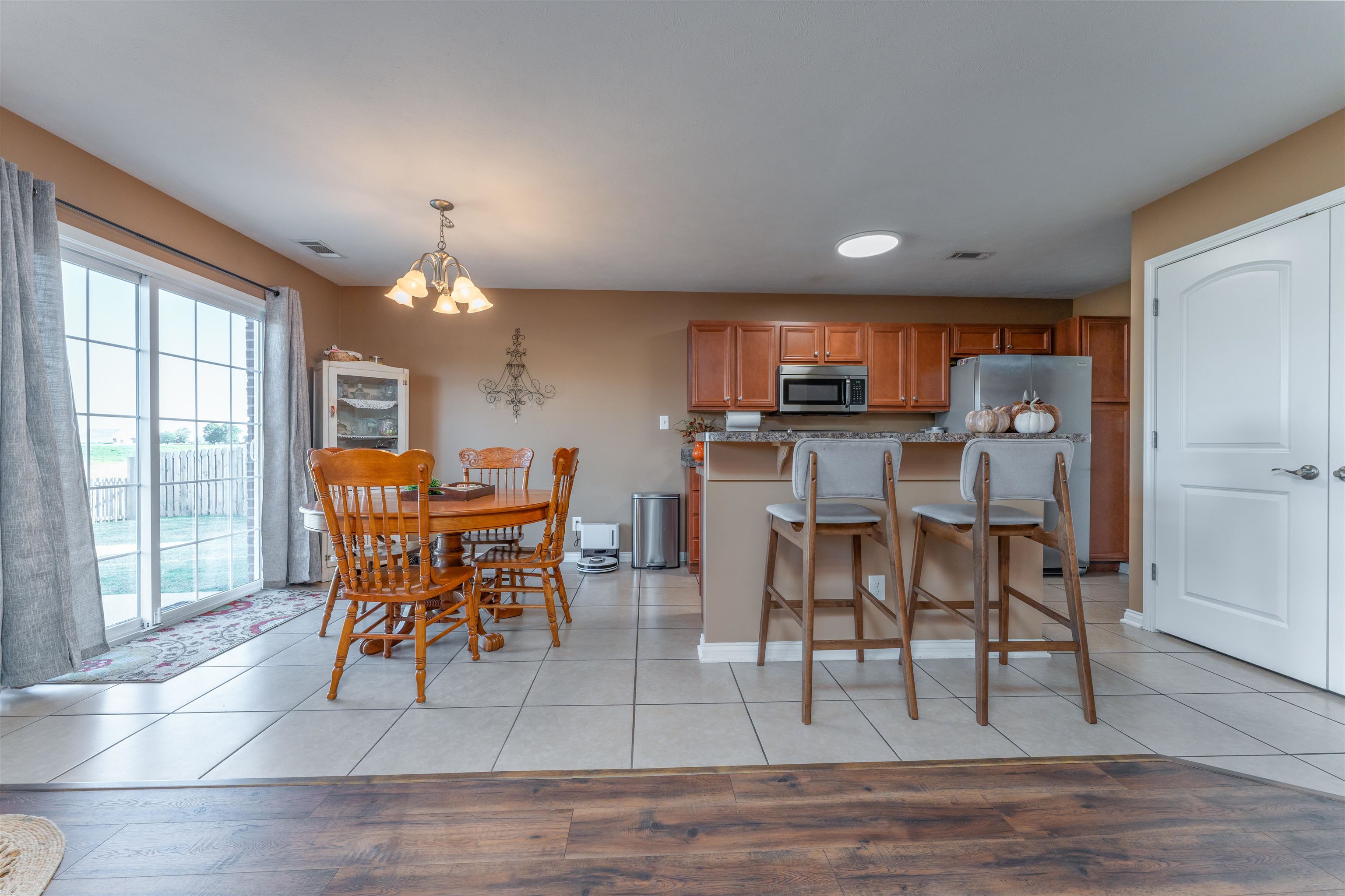5300 Summercrest Dr, Owensboro, Kentucky 42301, 4 Bedrooms Bedrooms, ,3 BathroomsBathrooms,Single Family Residence,For Sale,Summercrest Dr,88042