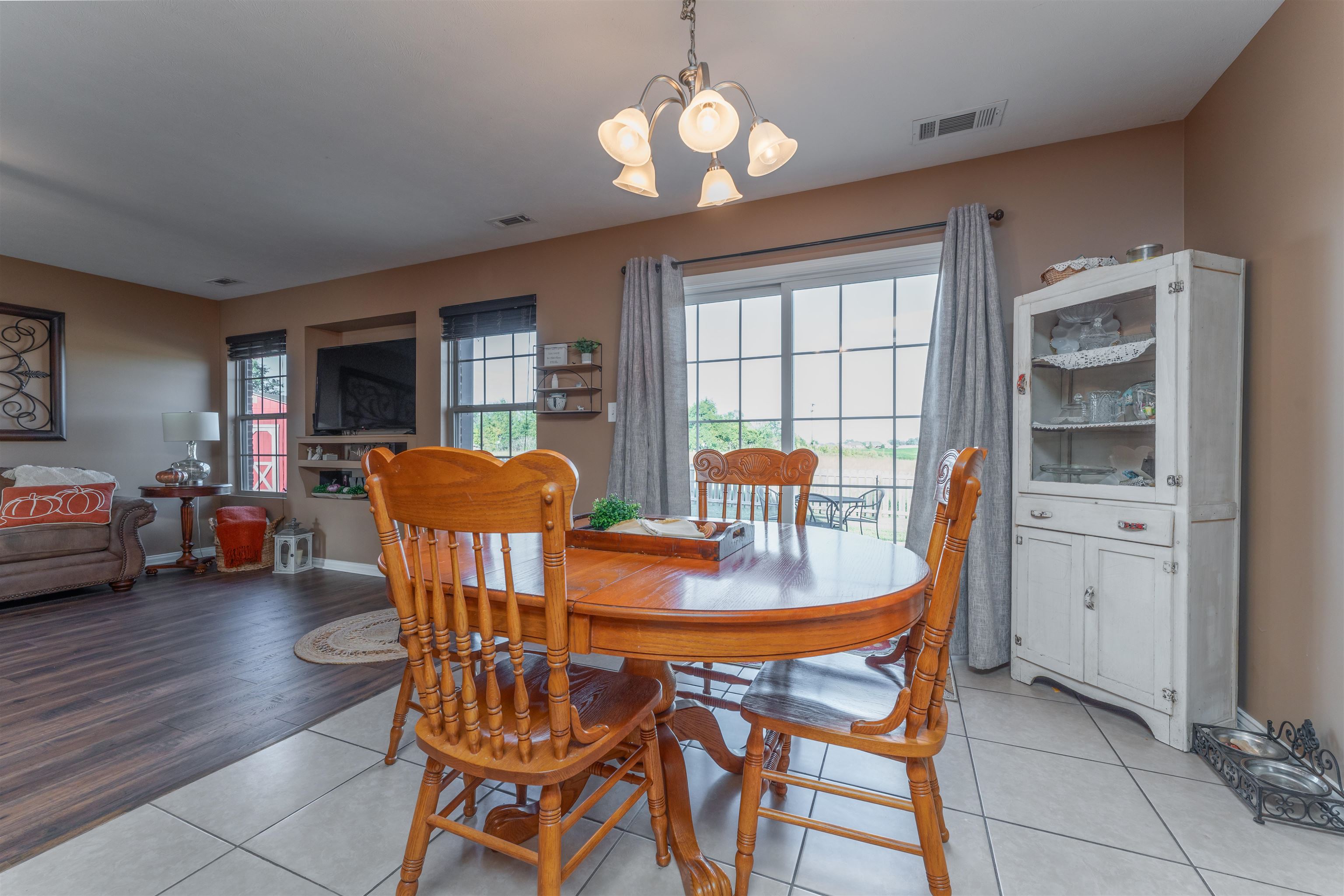 5300 Summercrest Dr, Owensboro, Kentucky 42301, 4 Bedrooms Bedrooms, ,3 BathroomsBathrooms,Single Family Residence,For Sale,Summercrest Dr,88042