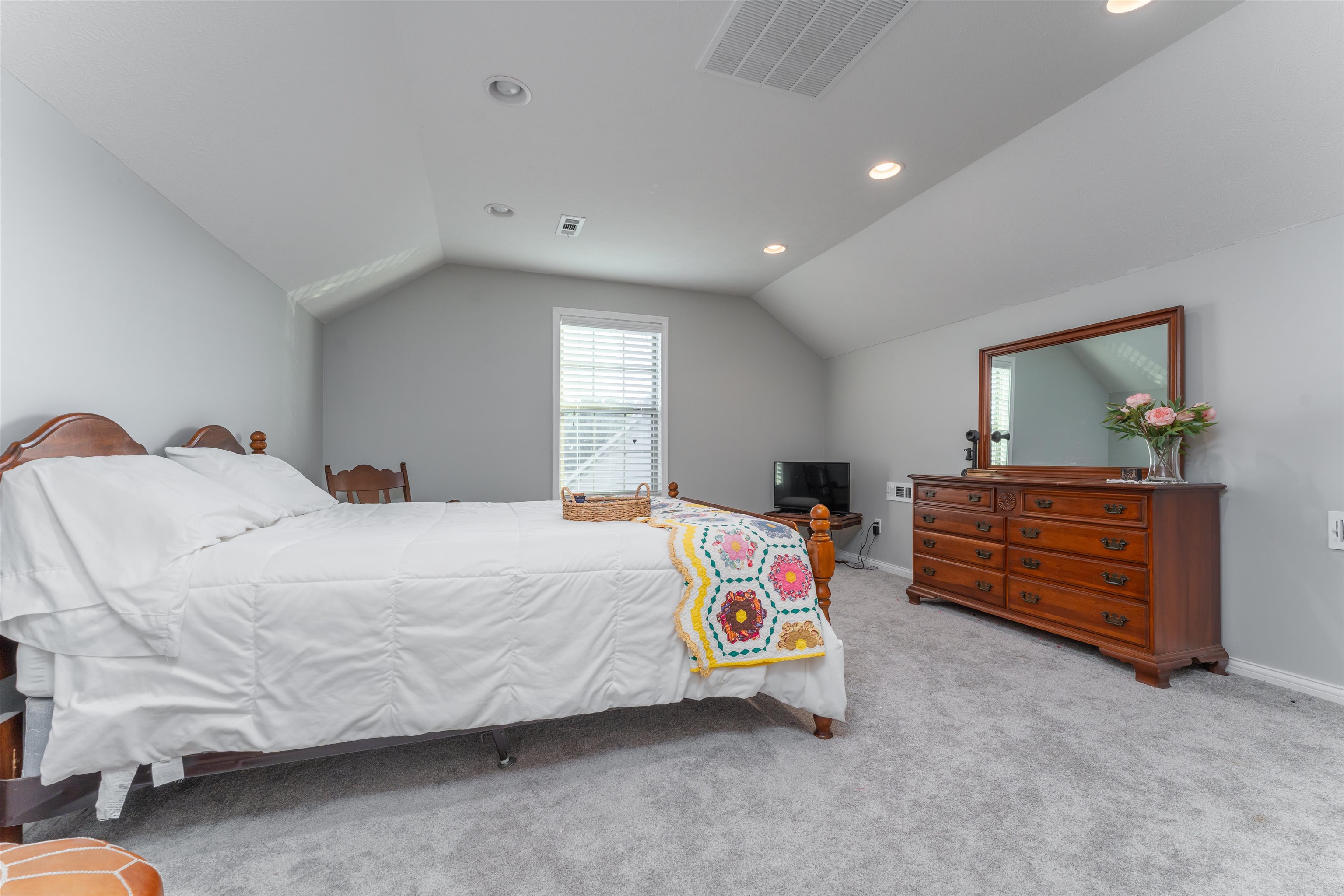 5300 Summercrest Dr, Owensboro, Kentucky 42301, 4 Bedrooms Bedrooms, ,3 BathroomsBathrooms,Single Family Residence,For Sale,Summercrest Dr,88042