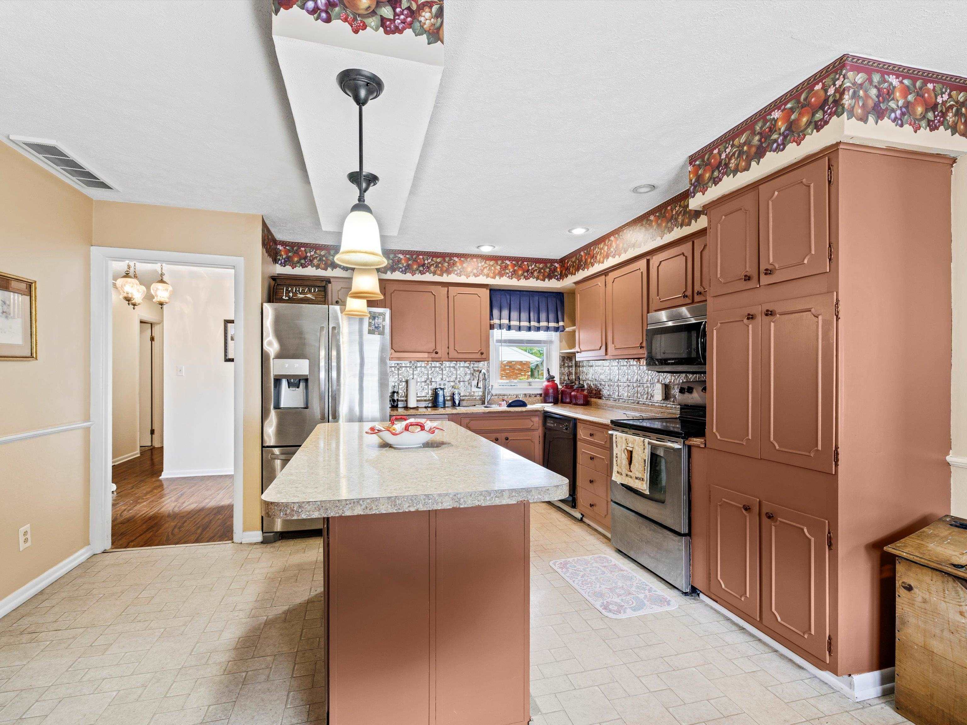 3842 Griffith Avenue, Owensboro, Kentucky 42301, 3 Bedrooms Bedrooms, ,2 BathroomsBathrooms,Single Family Residence,For Sale,Griffith Avenue,88052