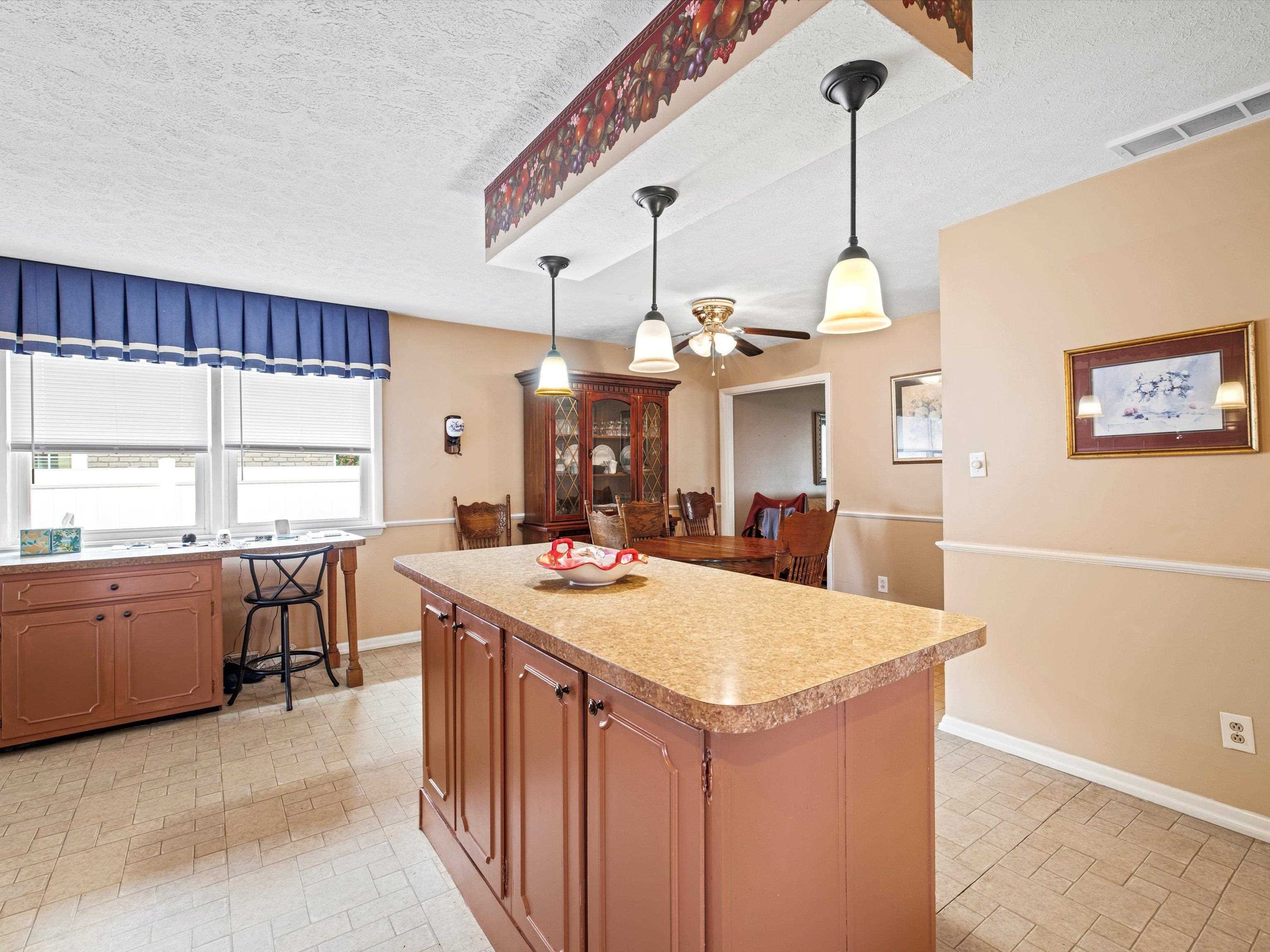 3842 Griffith Avenue, Owensboro, Kentucky 42301, 3 Bedrooms Bedrooms, ,2 BathroomsBathrooms,Single Family Residence,For Sale,Griffith Avenue,88052