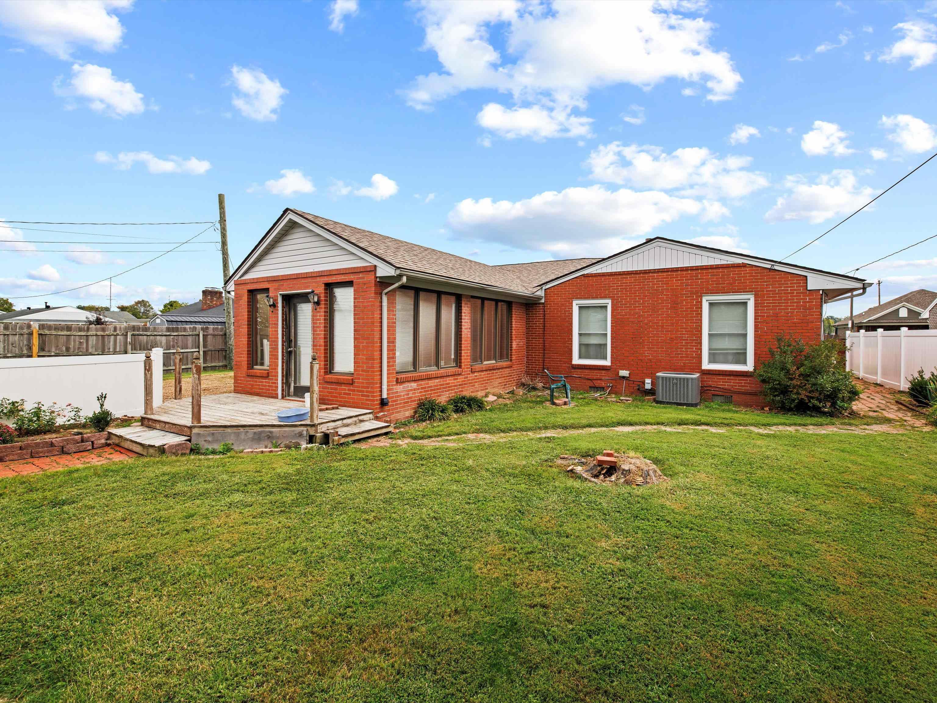 3842 Griffith Avenue, Owensboro, Kentucky 42301, 3 Bedrooms Bedrooms, ,2 BathroomsBathrooms,Single Family Residence,For Sale,Griffith Avenue,88052
