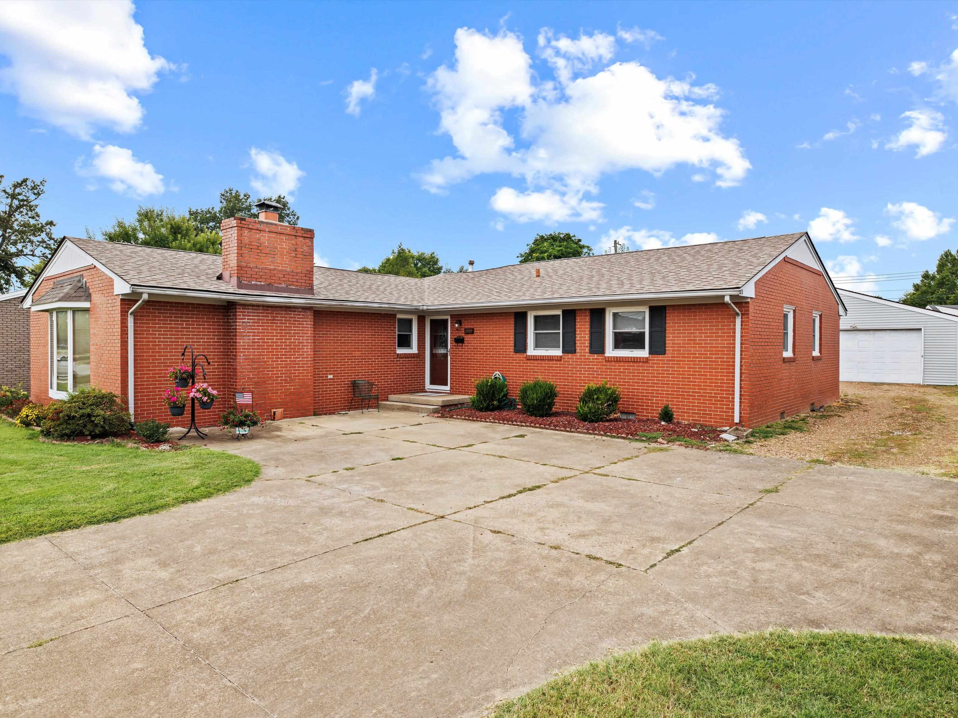 3842 Griffith Avenue, Owensboro, Kentucky 42301, 3 Bedrooms Bedrooms, ,2 BathroomsBathrooms,Single Family Residence,For Sale,Griffith Avenue,88052