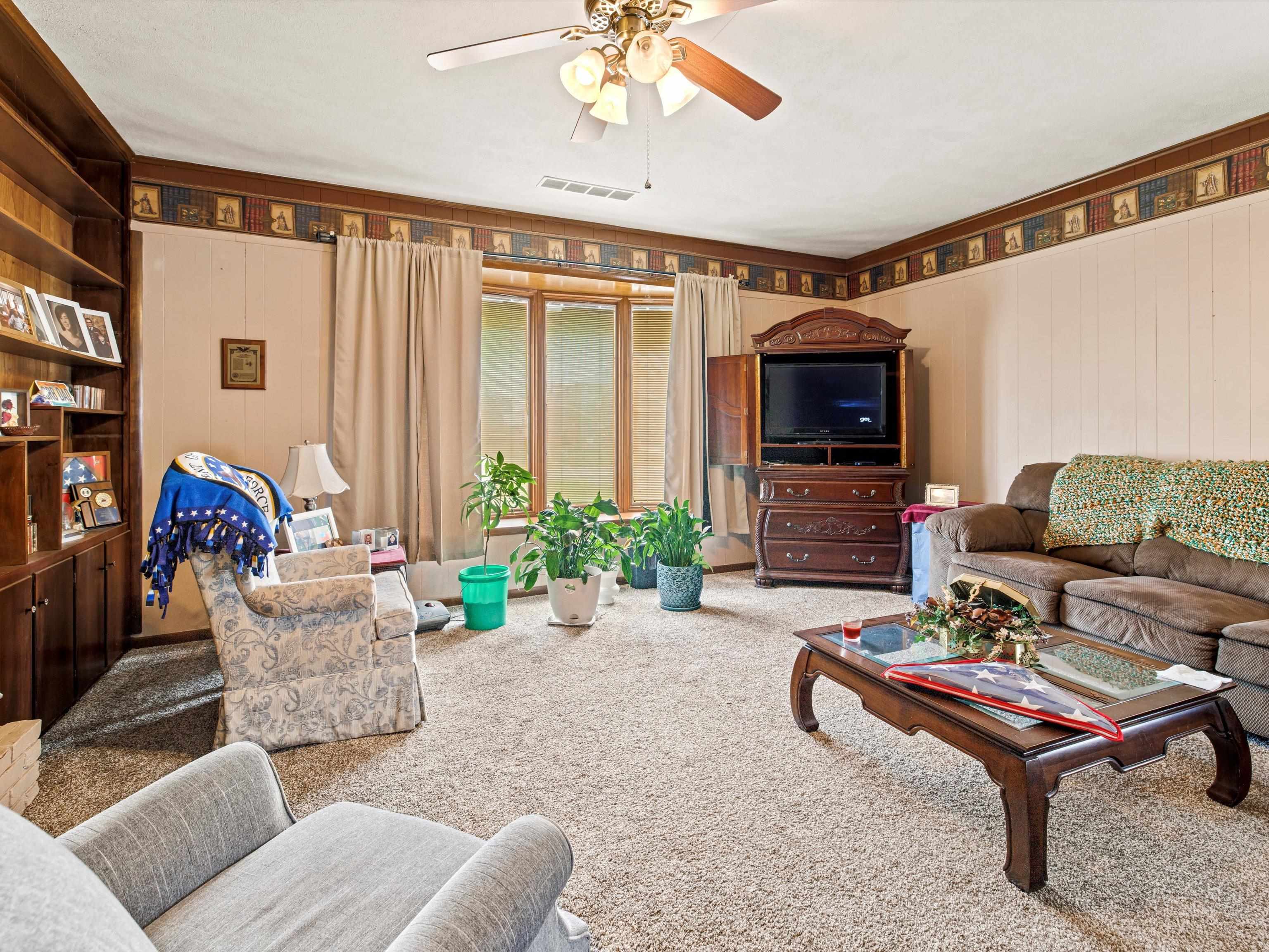 3842 Griffith Avenue, Owensboro, Kentucky 42301, 3 Bedrooms Bedrooms, ,2 BathroomsBathrooms,Single Family Residence,For Sale,Griffith Avenue,88052