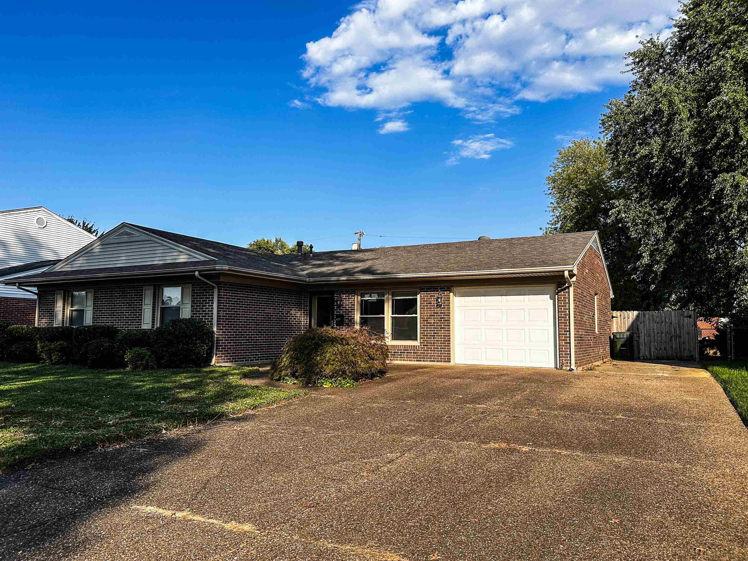 2415 Reigh Count Dr, Owensboro, Kentucky 42301, 3 Bedrooms Bedrooms, ,2 BathroomsBathrooms,Single Family Residence,For Sale,Reigh Count Dr,88062