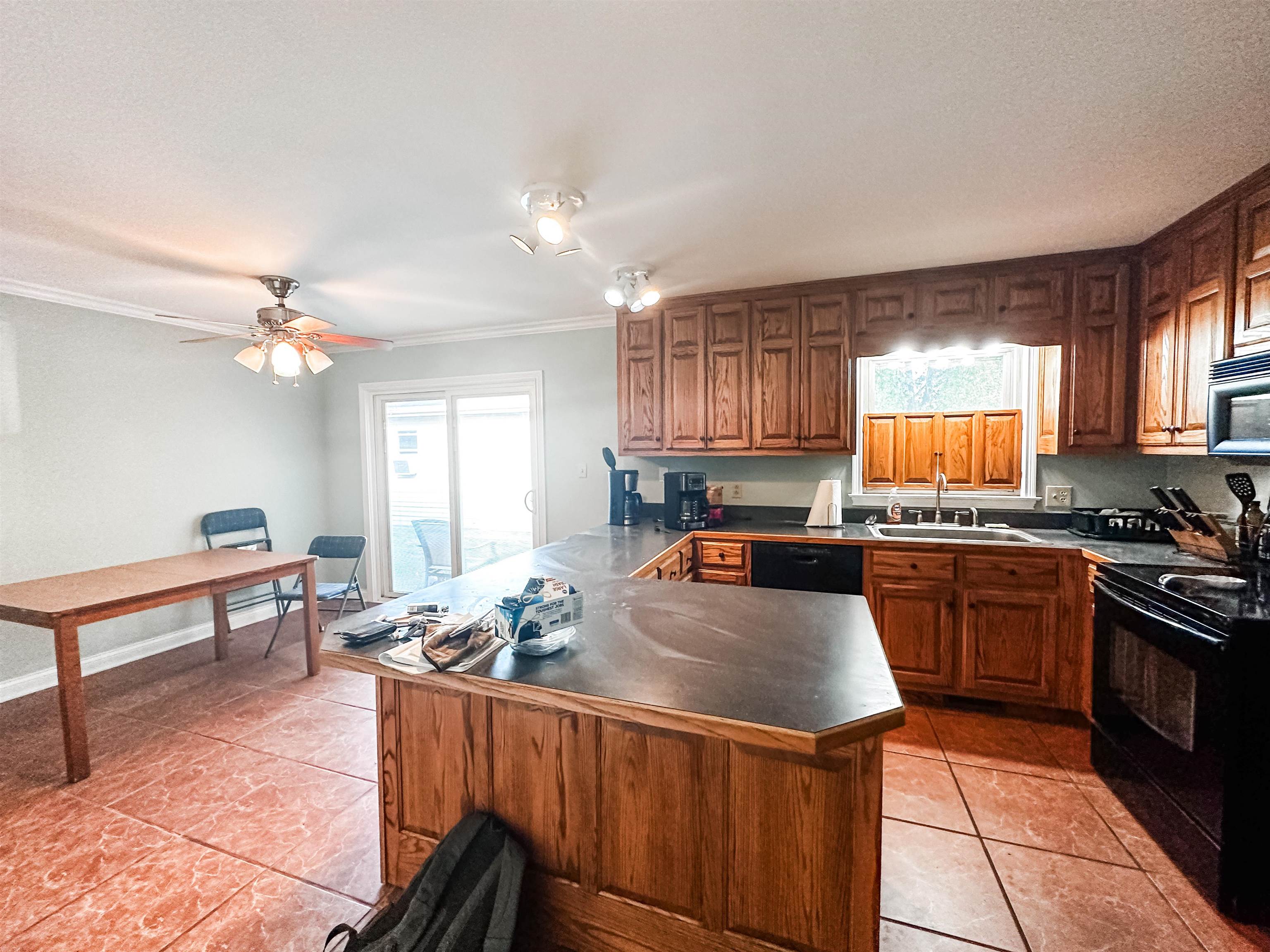 2415 Reigh Count Dr, Owensboro, Kentucky 42301, 3 Bedrooms Bedrooms, ,2 BathroomsBathrooms,Single Family Residence,For Sale,Reigh Count Dr,88062