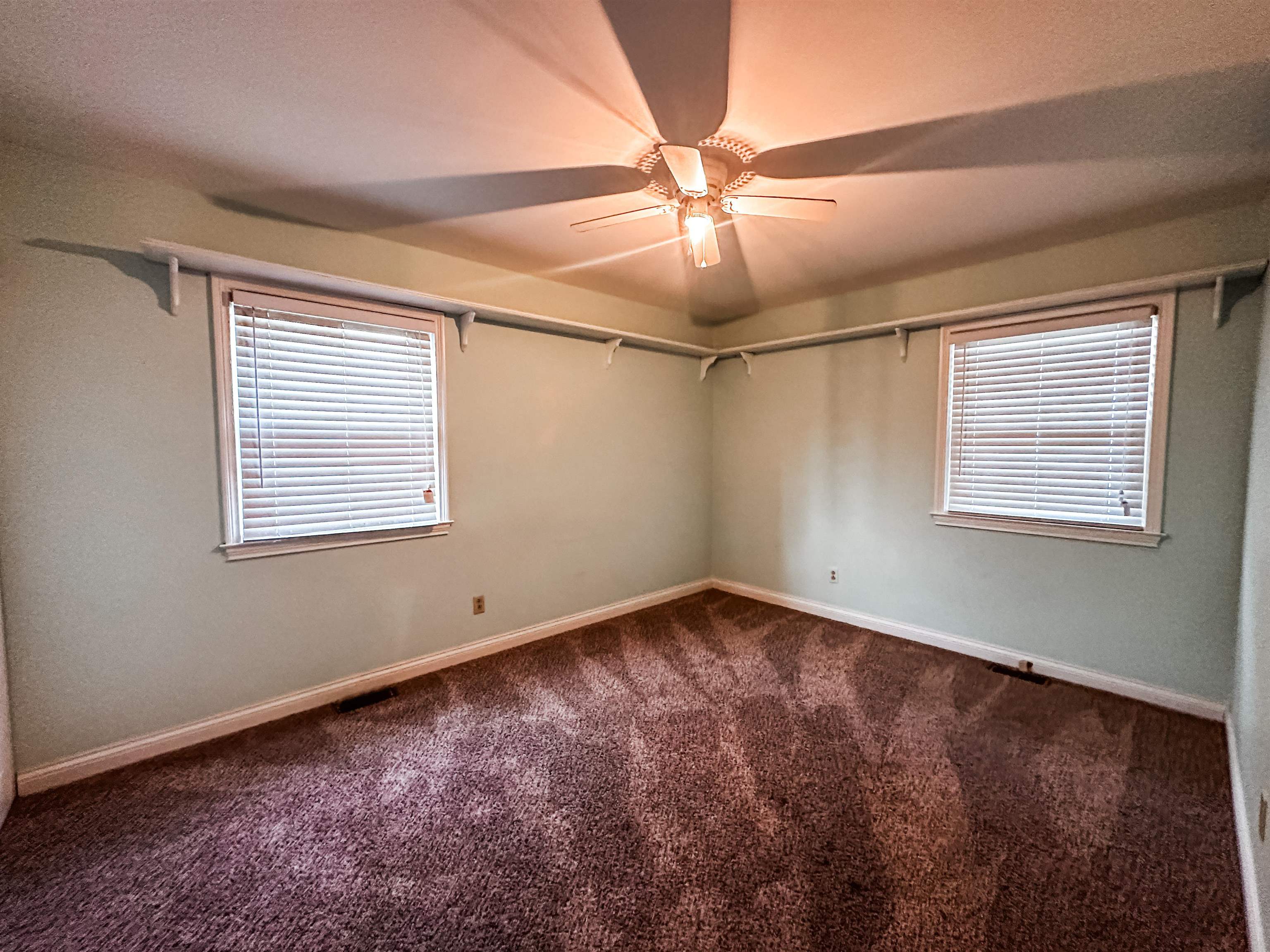 2415 Reigh Count Dr, Owensboro, Kentucky 42301, 3 Bedrooms Bedrooms, ,2 BathroomsBathrooms,Single Family Residence,For Sale,Reigh Count Dr,88062