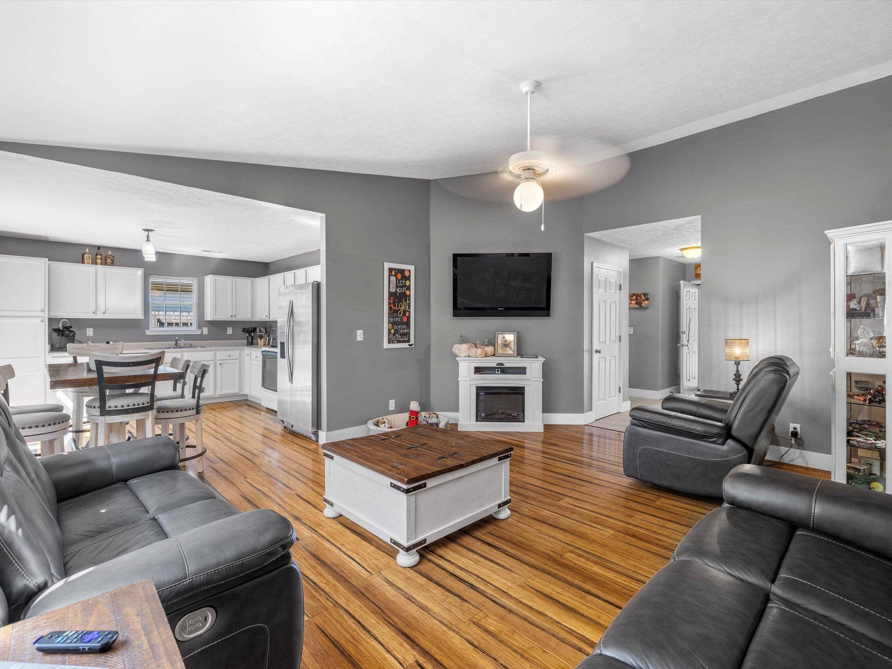 2636 Landing Terrace, Owensboro, Kentucky 42303, 3 Bedrooms Bedrooms, ,2 BathroomsBathrooms,Single Family Residence,For Sale,Landing Terrace,88064