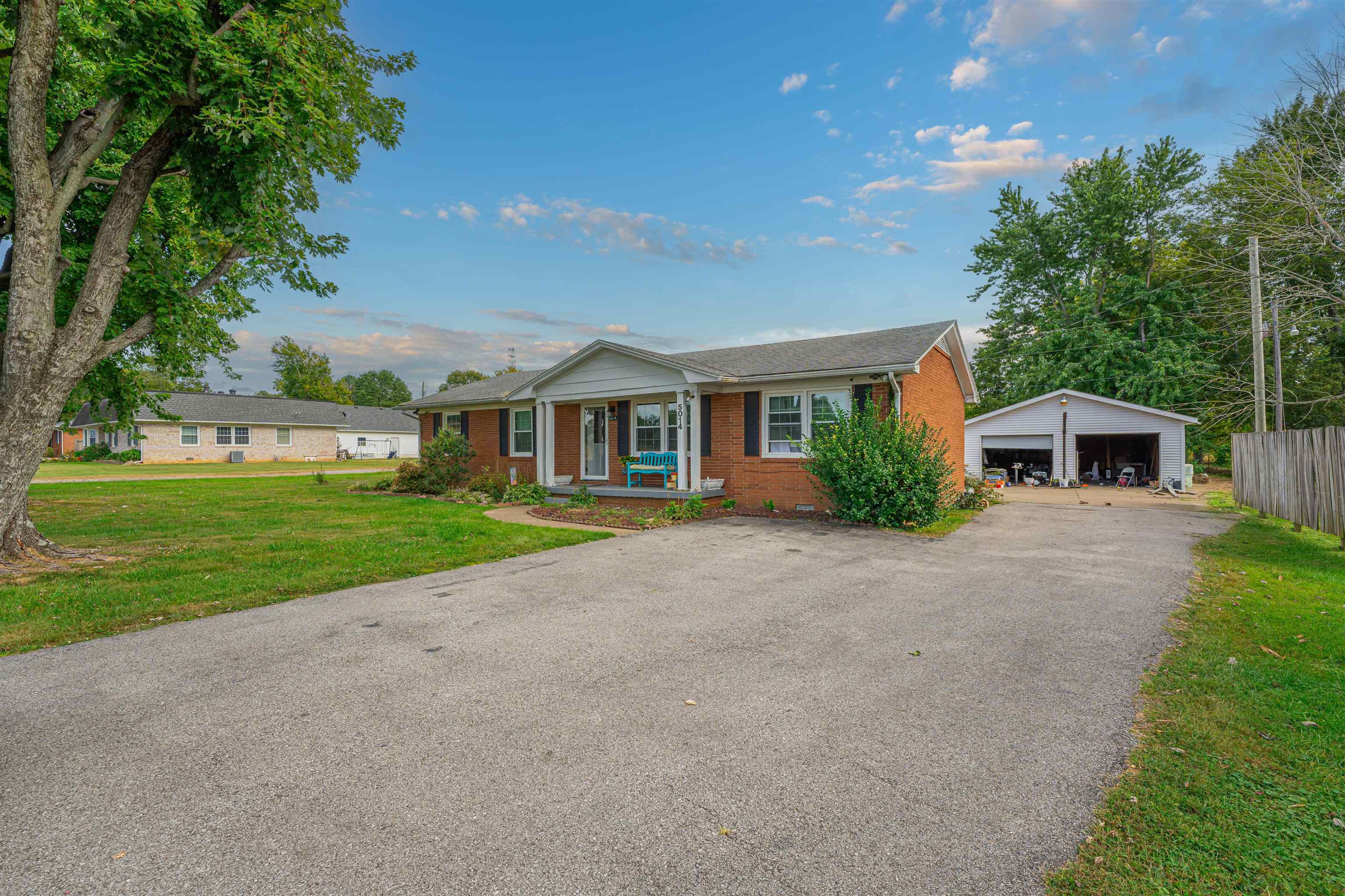 5014 Jones Road, Owensboro, Kentucky 42303, 4 Bedrooms Bedrooms, ,1 BathroomBathrooms,Single Family Residence,For Sale,Jones Road,88066