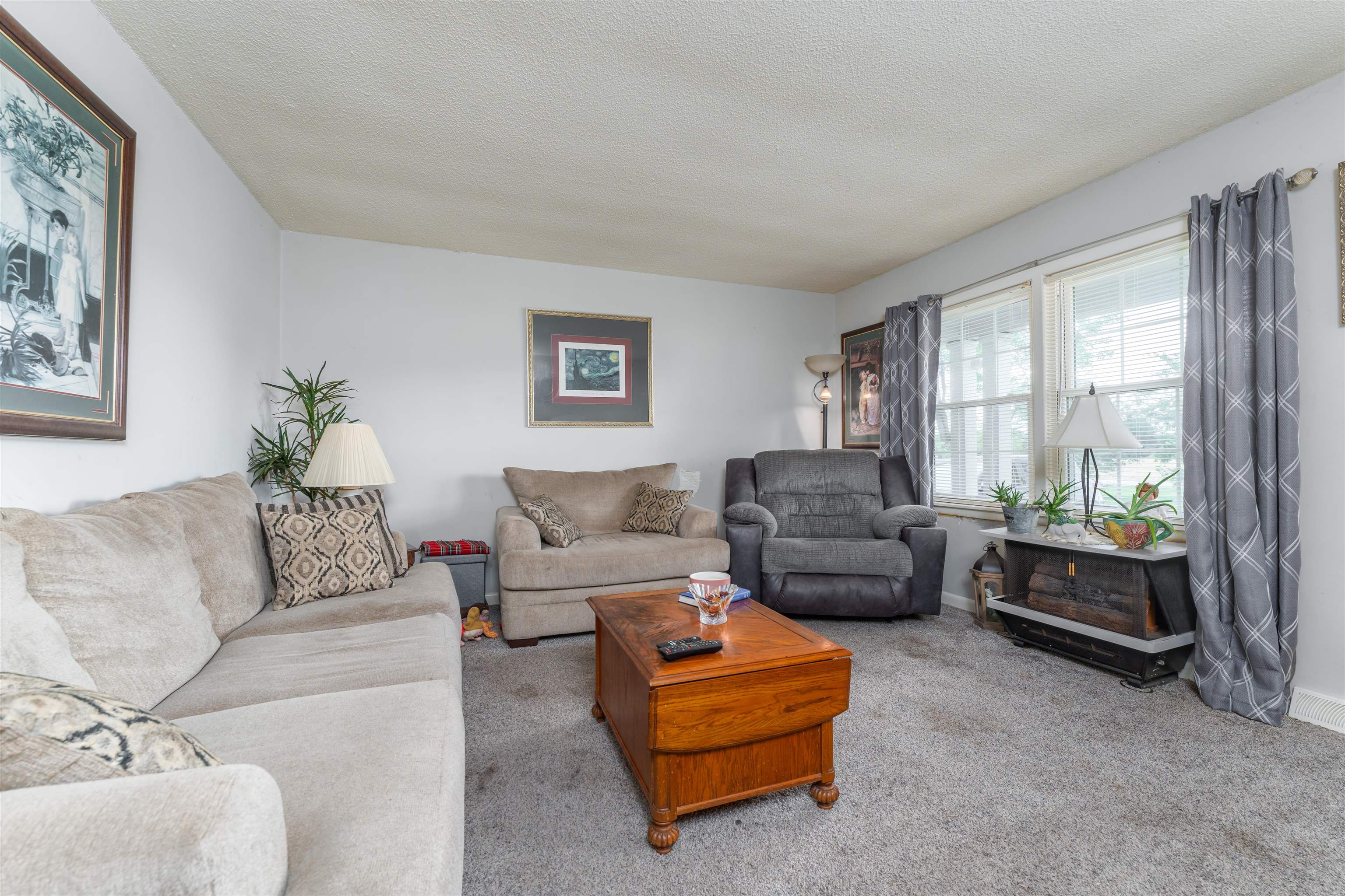 5014 Jones Road, Owensboro, Kentucky 42303, 4 Bedrooms Bedrooms, ,1 BathroomBathrooms,Single Family Residence,For Sale,Jones Road,88066