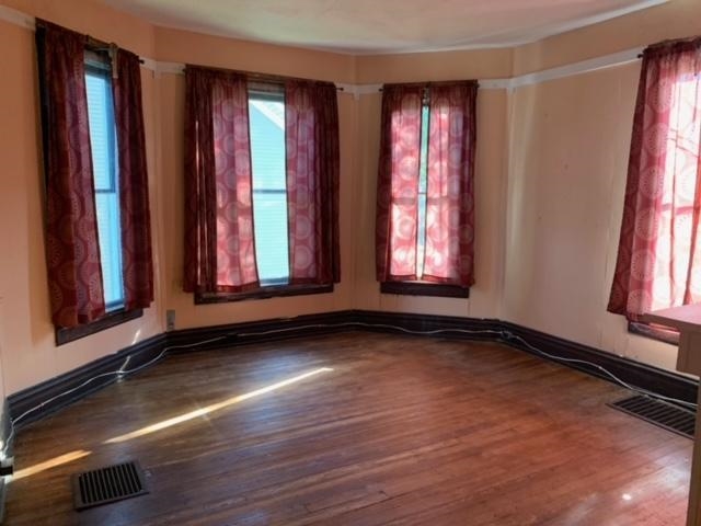 1208 Daviess St, Owensboro, Kentucky 42303, 5 Bedrooms Bedrooms, ,2 BathroomsBathrooms,Single Family Residence,For Sale,Daviess St,88075