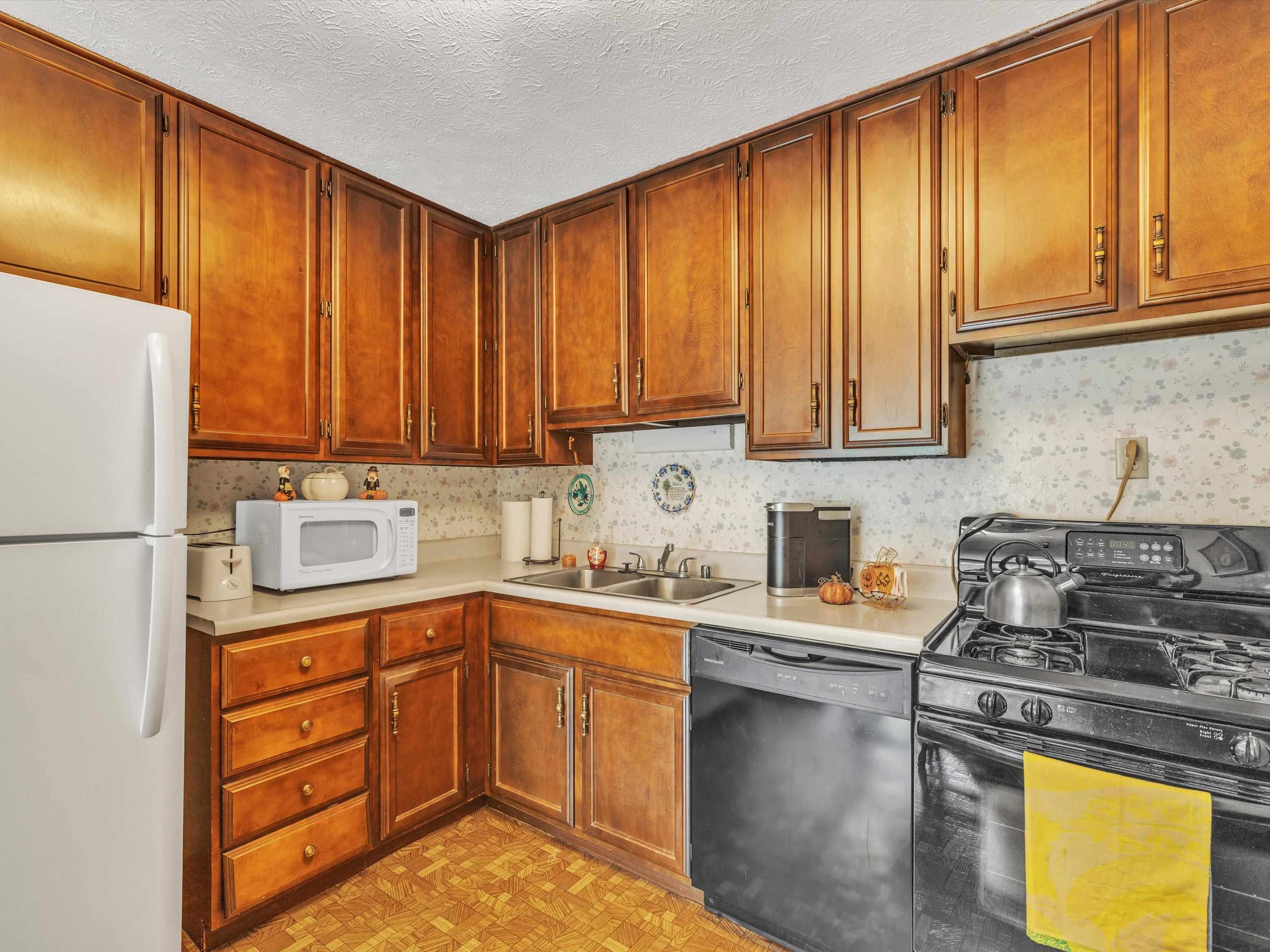 3319 Meadowland Drive, Owensboro, Kentucky 42303, 3 Bedrooms Bedrooms, ,2 BathroomsBathrooms,Single Family Residence,For Sale,Meadowland Drive,88076