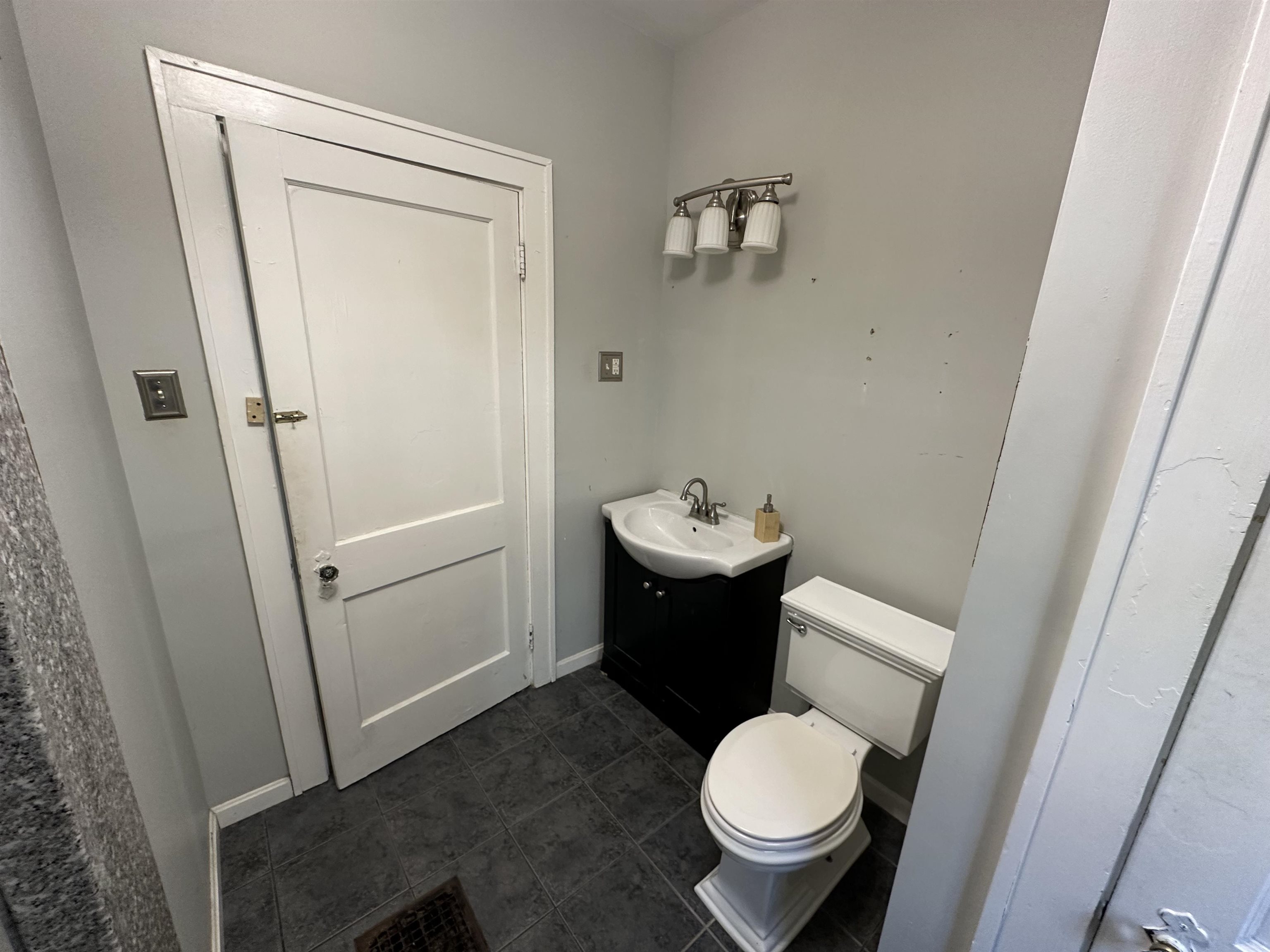 1900 Freeman Ave, Owensboro, Kentucky 42301, 3 Bedrooms Bedrooms, ,1 BathroomBathrooms,Single Family Residence,For Sale,Freeman Ave,88081