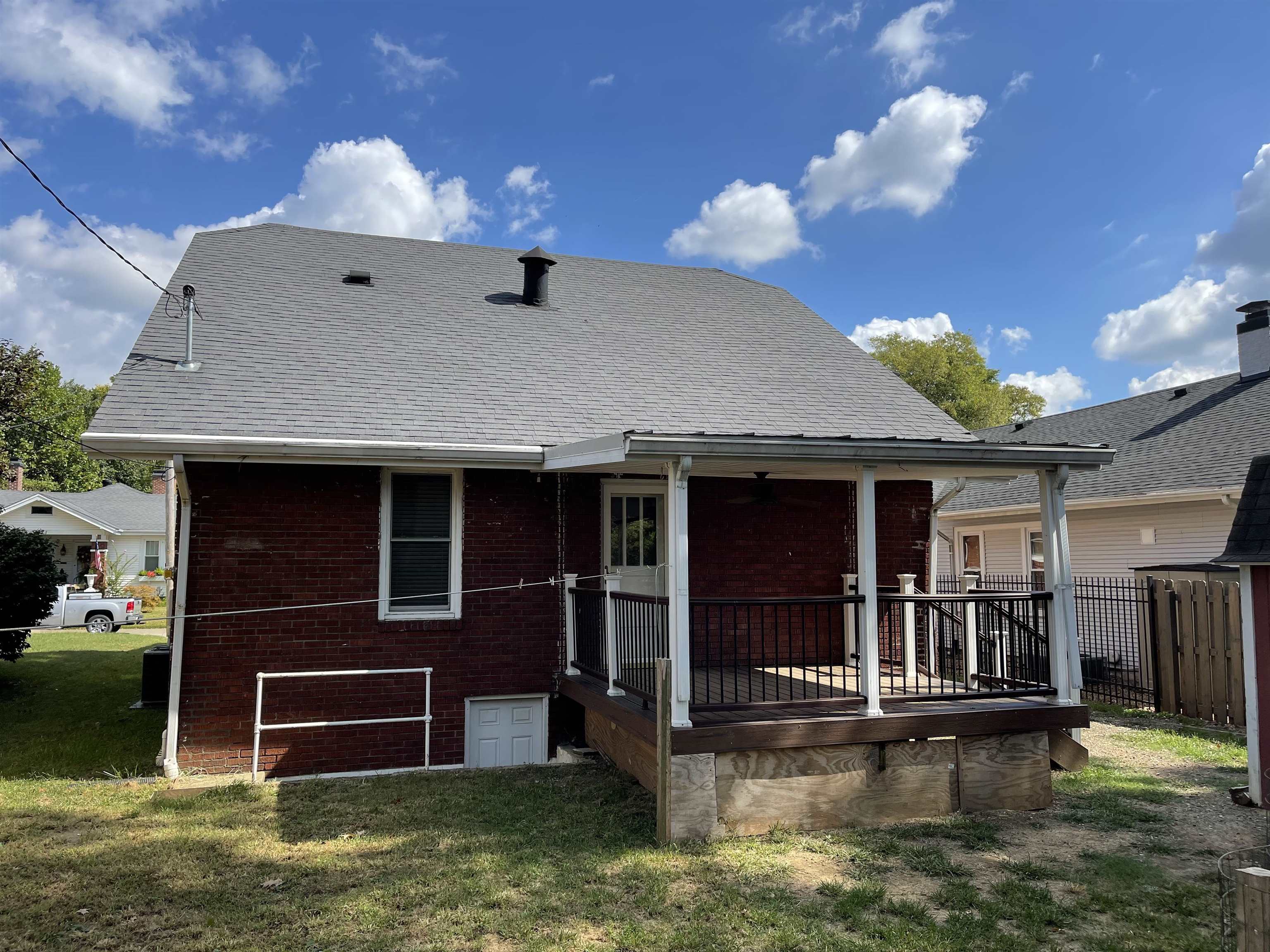 1900 Freeman Ave, Owensboro, Kentucky 42301, 3 Bedrooms Bedrooms, ,1 BathroomBathrooms,Single Family Residence,For Sale,Freeman Ave,88081