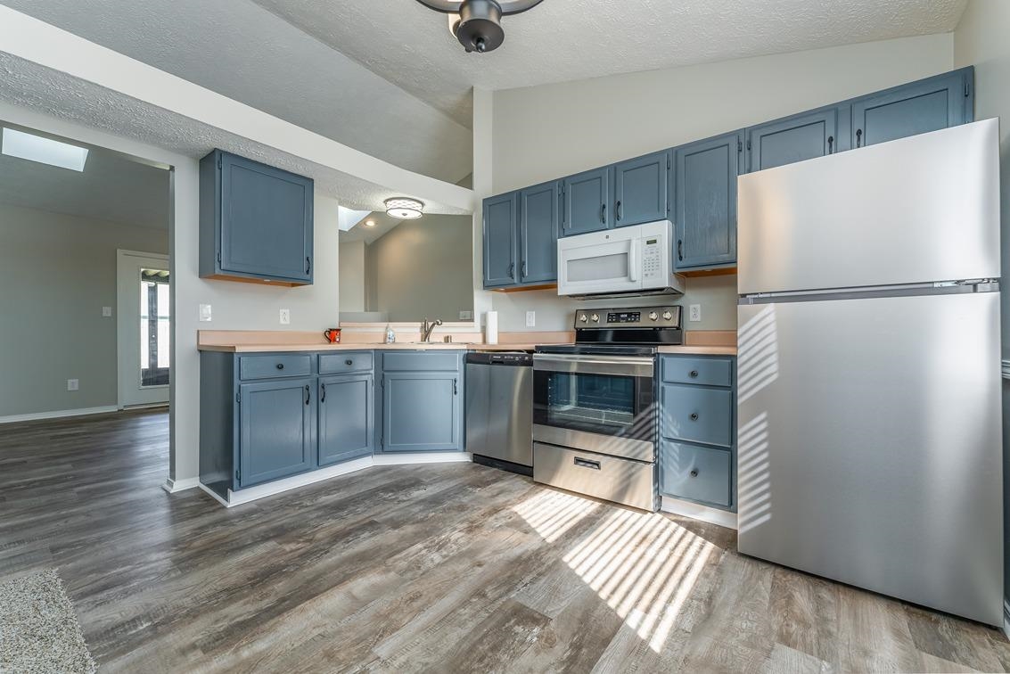 4548 Cove Pt, Owensboro, Kentucky 42301, 3 Bedrooms Bedrooms, ,1 BathroomBathrooms,Single Family Residence,For Sale,Cove Pt,88082