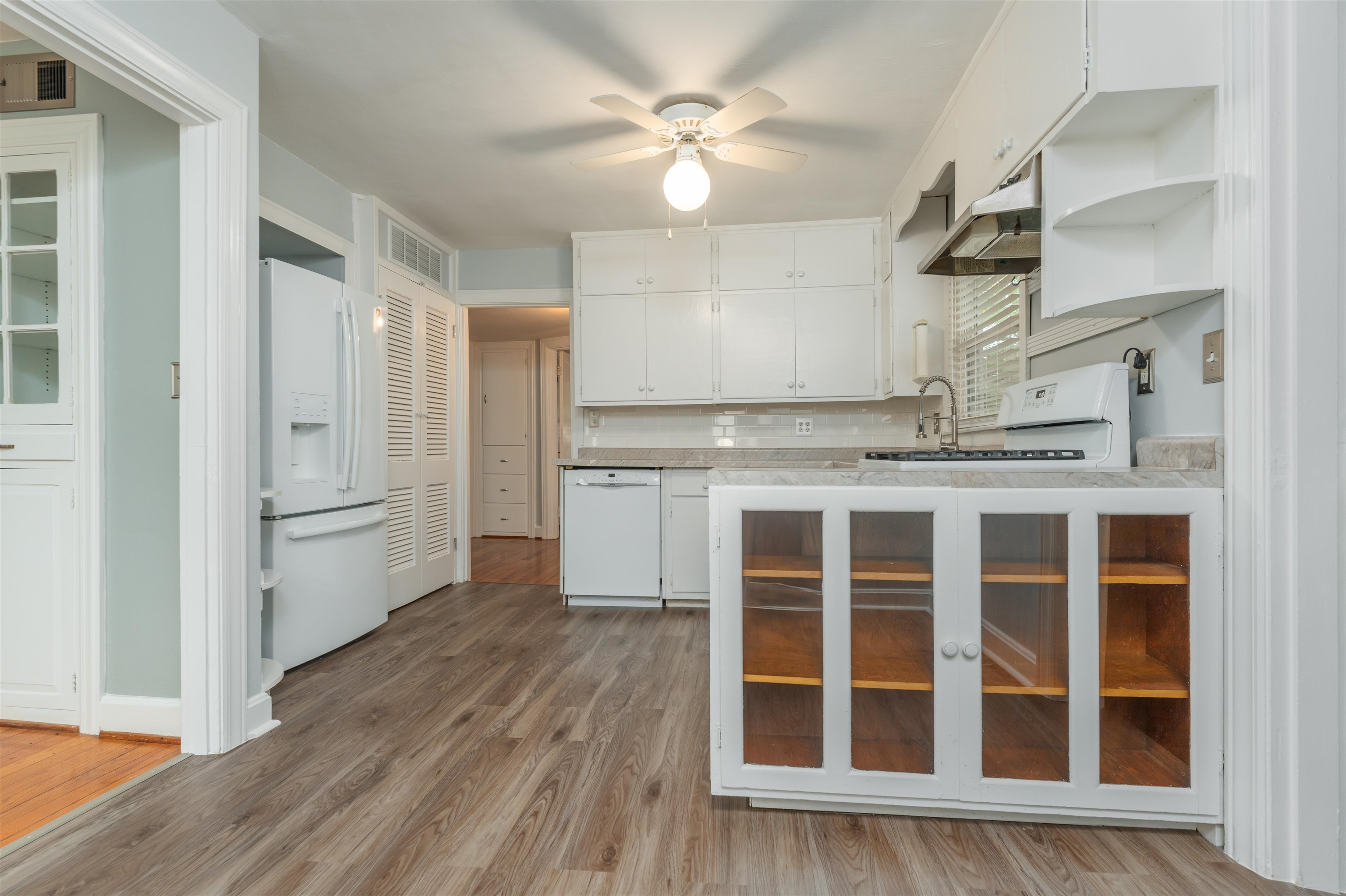 2000 Sunset Drive, Owensboro, Kentucky 42301, 3 Bedrooms Bedrooms, ,1 BathroomBathrooms,Single Family Residence,For Sale,Sunset Drive,88095