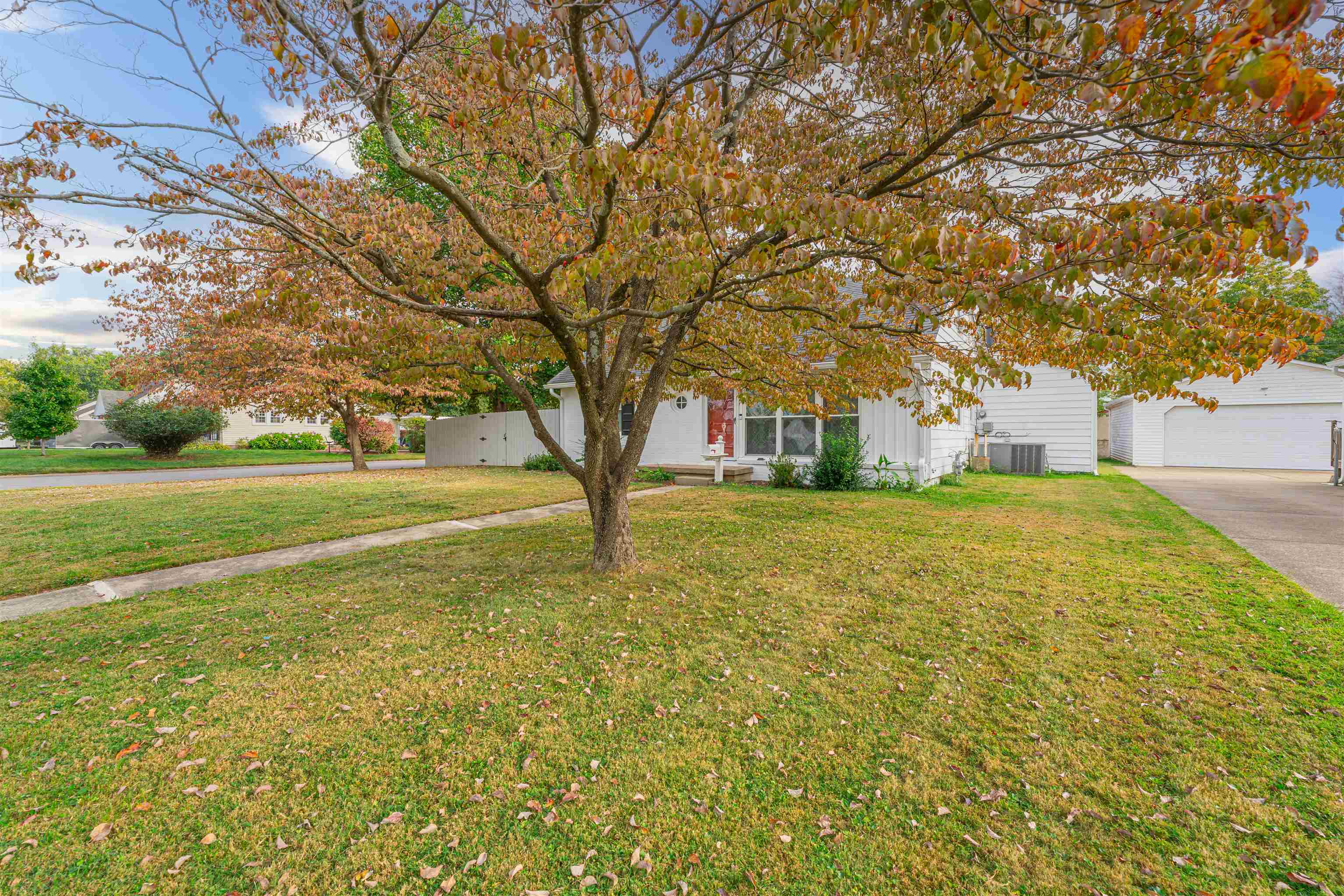 2000 Sunset Drive, Owensboro, Kentucky 42301, 3 Bedrooms Bedrooms, ,1 BathroomBathrooms,Single Family Residence,For Sale,Sunset Drive,88095