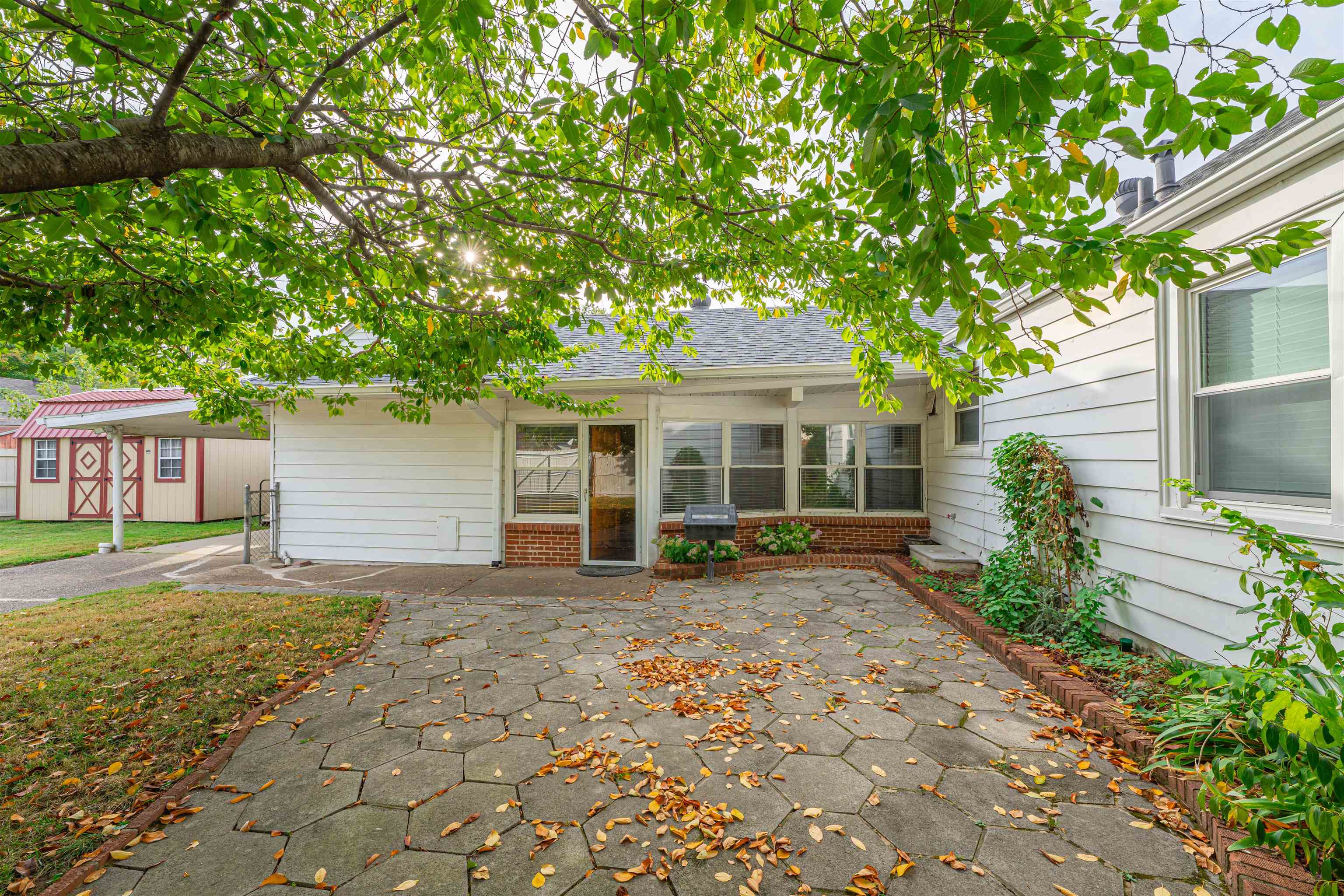 2000 Sunset Drive, Owensboro, Kentucky 42301, 3 Bedrooms Bedrooms, ,1 BathroomBathrooms,Single Family Residence,For Sale,Sunset Drive,88095