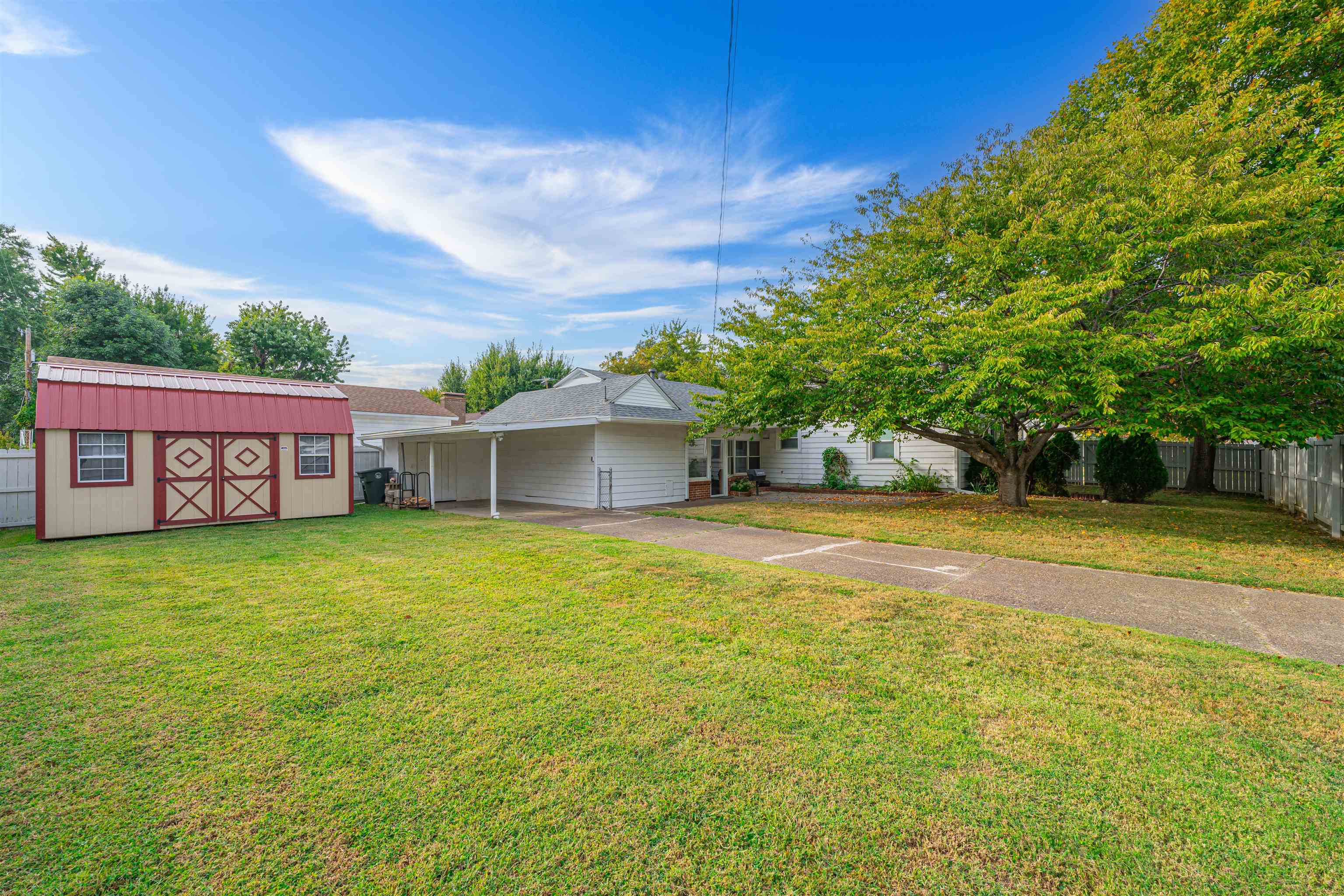 2000 Sunset Drive, Owensboro, Kentucky 42301, 3 Bedrooms Bedrooms, ,1 BathroomBathrooms,Single Family Residence,For Sale,Sunset Drive,88095